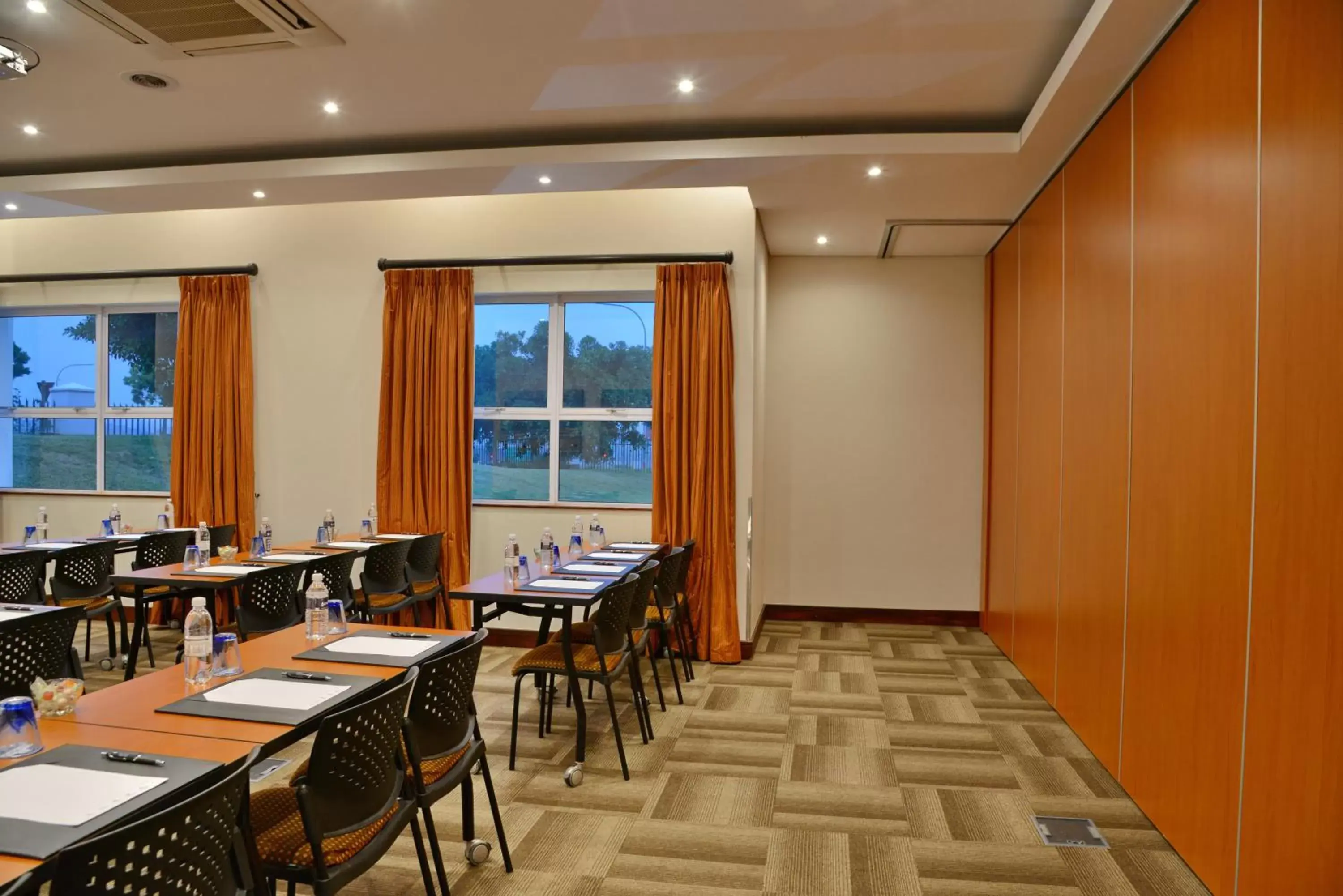 Meeting/conference room, Restaurant/Places to Eat in Town Lodge George