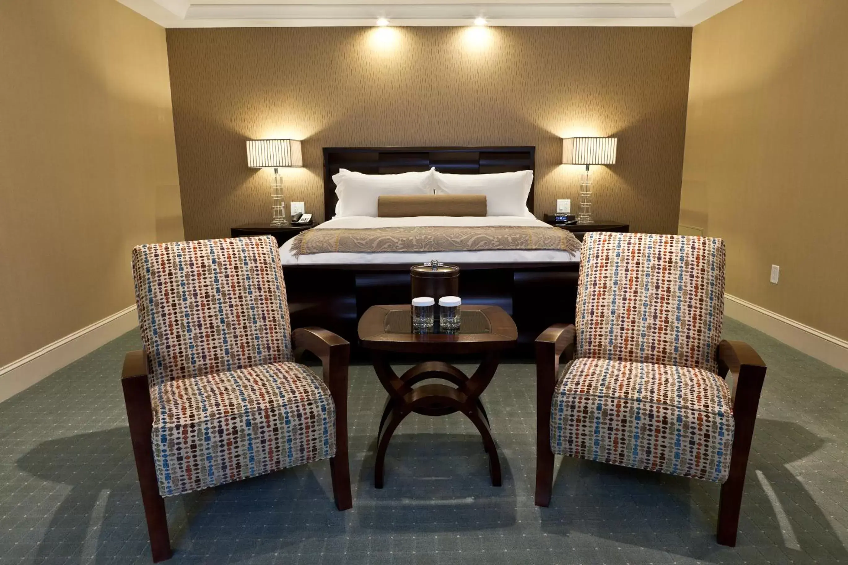 Seating area, Bed in Town & Country Inn and Suites