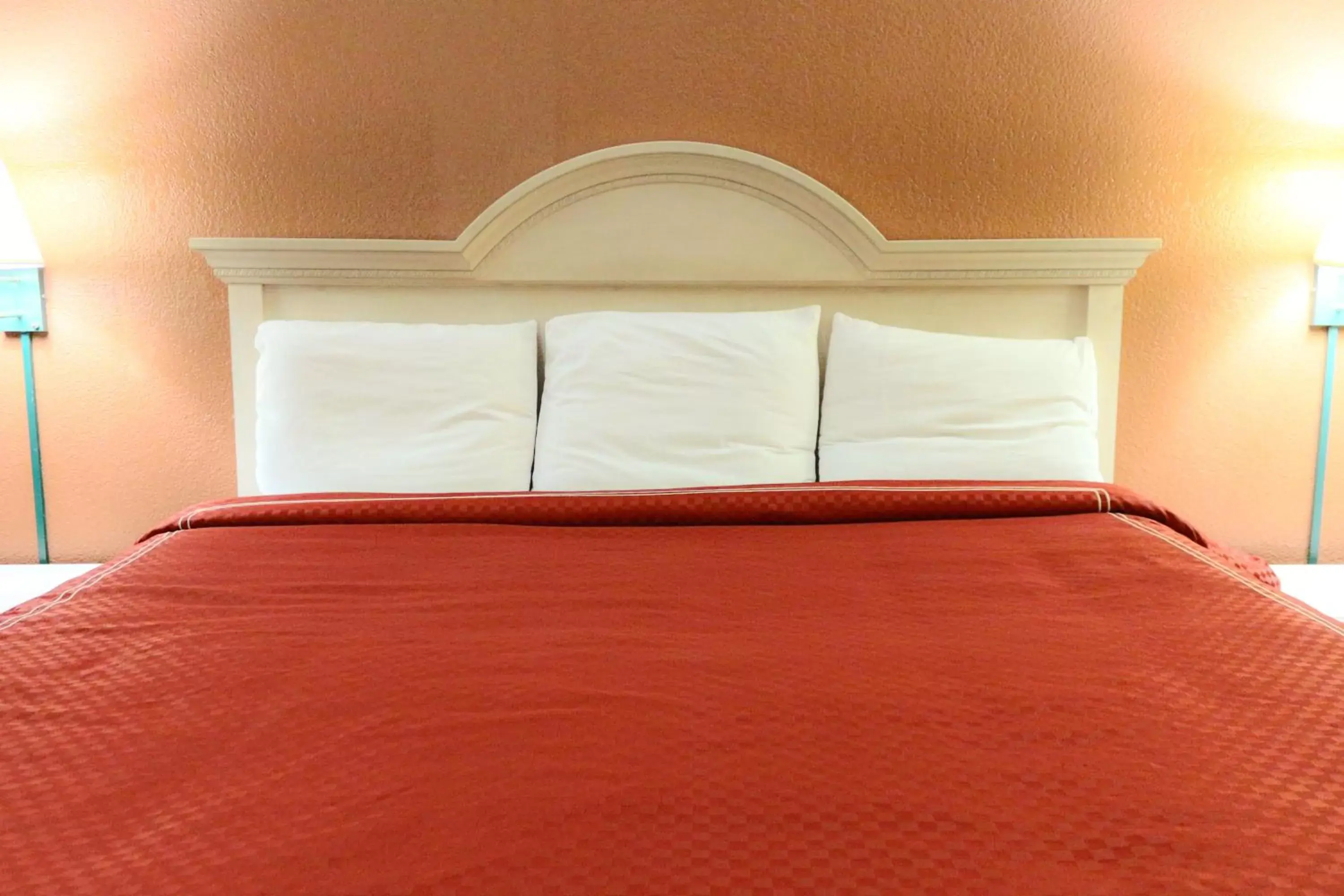 Bed in Americas Best Value Inn and Suites Houston FM 1960