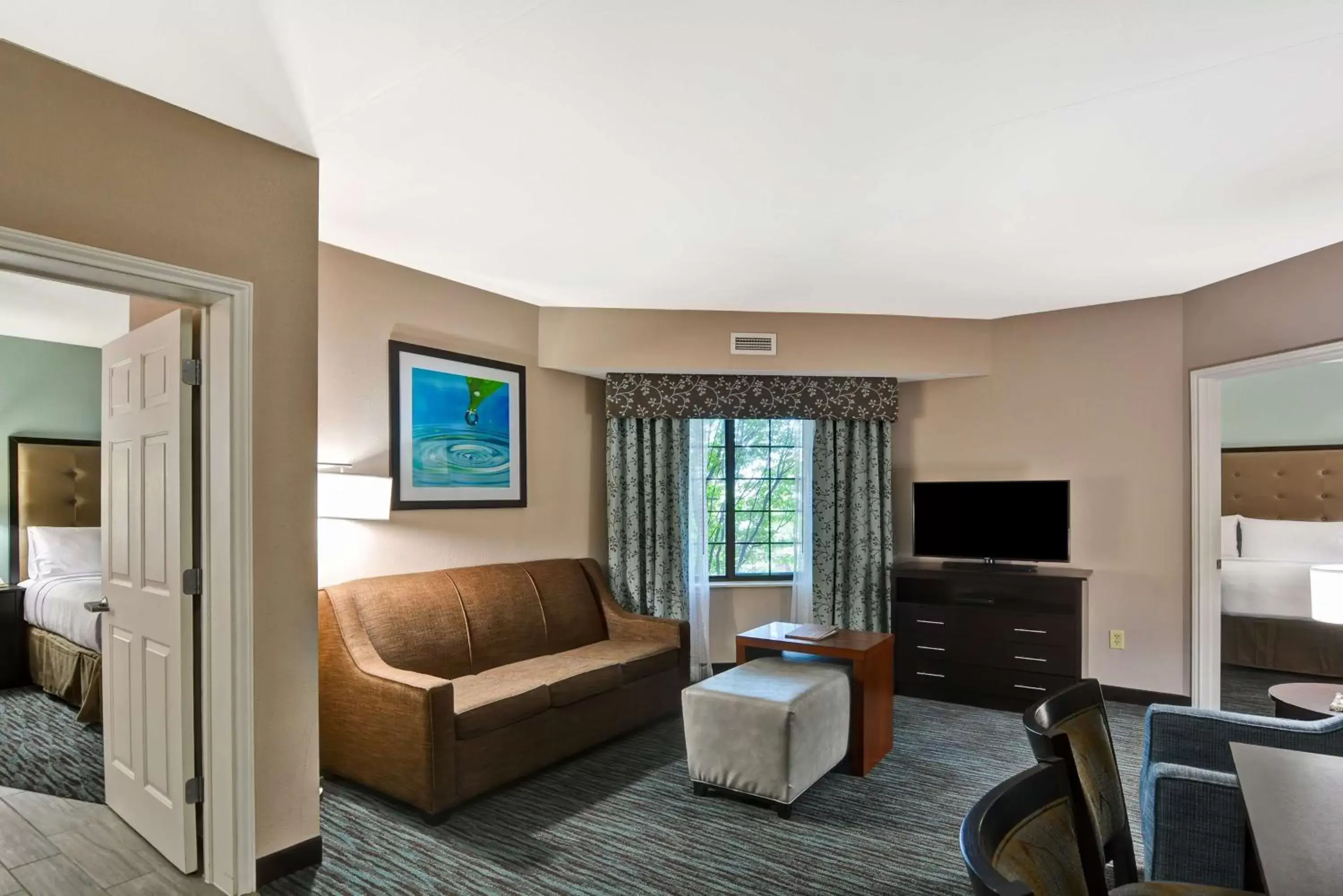 Bedroom, Seating Area in Homewood Suites by Hilton Aurora Naperville