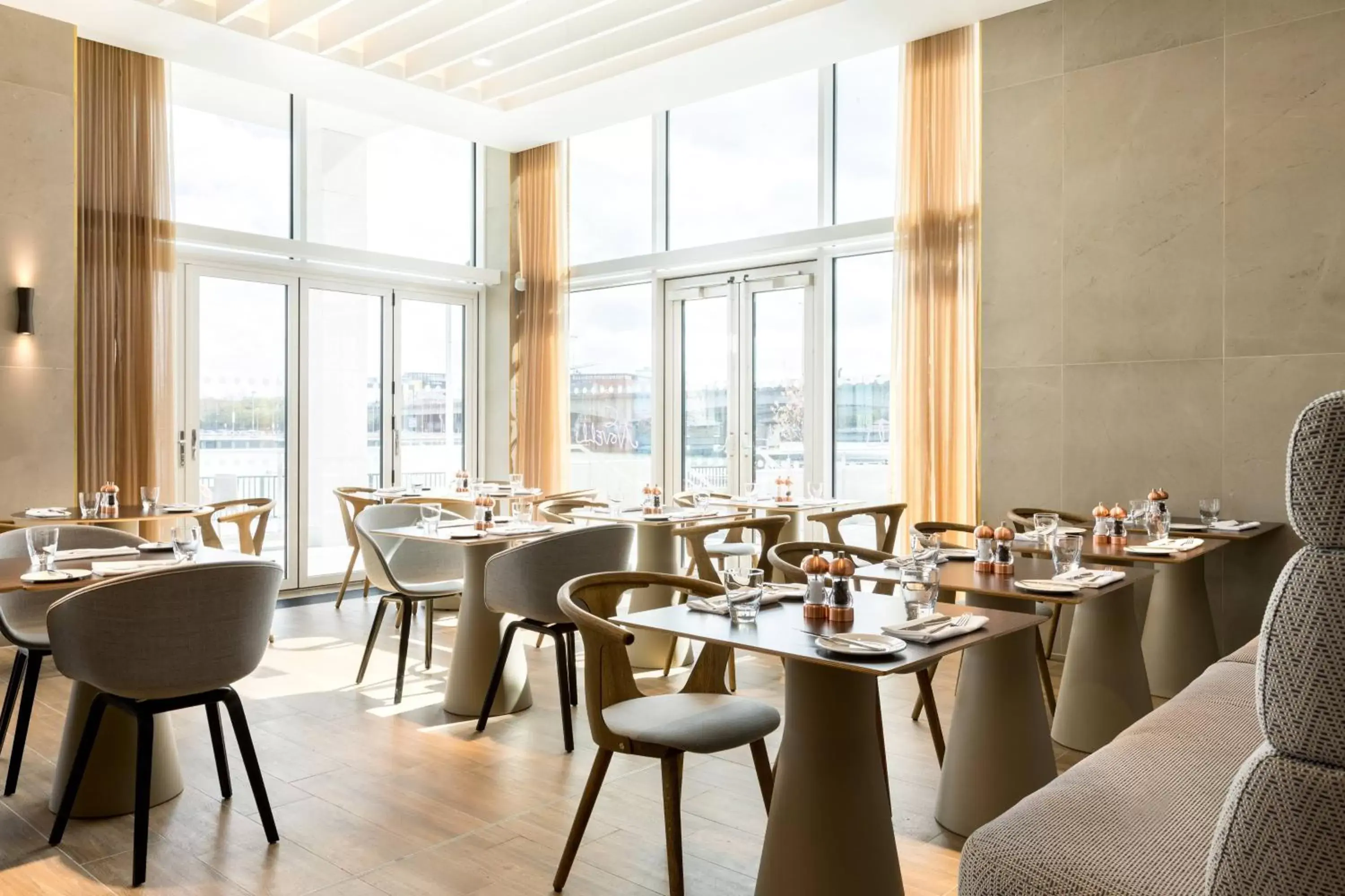Restaurant/Places to Eat in AC Hotel by Marriott Belfast