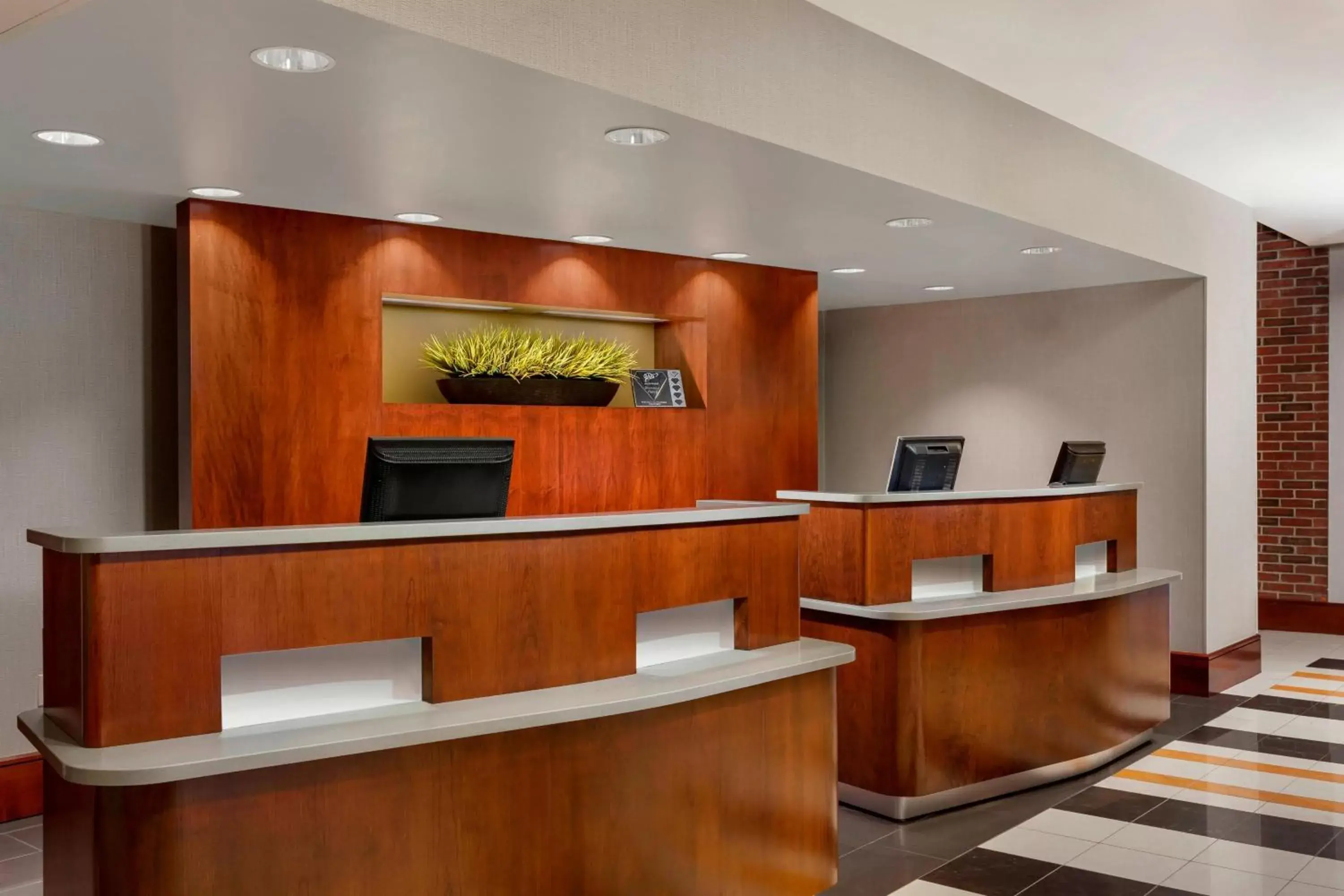 Lobby or reception, Lobby/Reception in Courtyard by Marriott Boston Cambridge