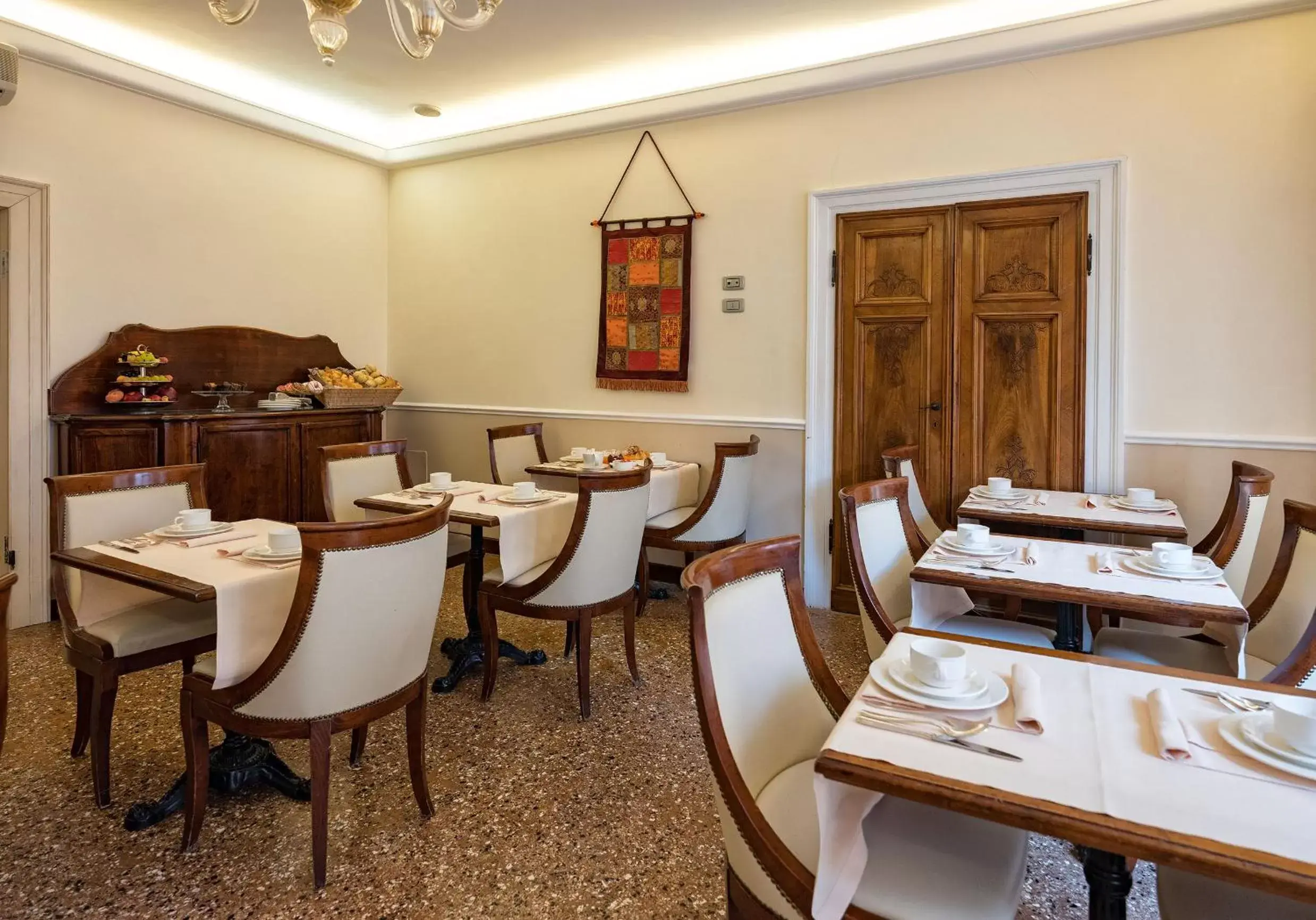 Breakfast, Restaurant/Places to Eat in Hotel Dell'Opera