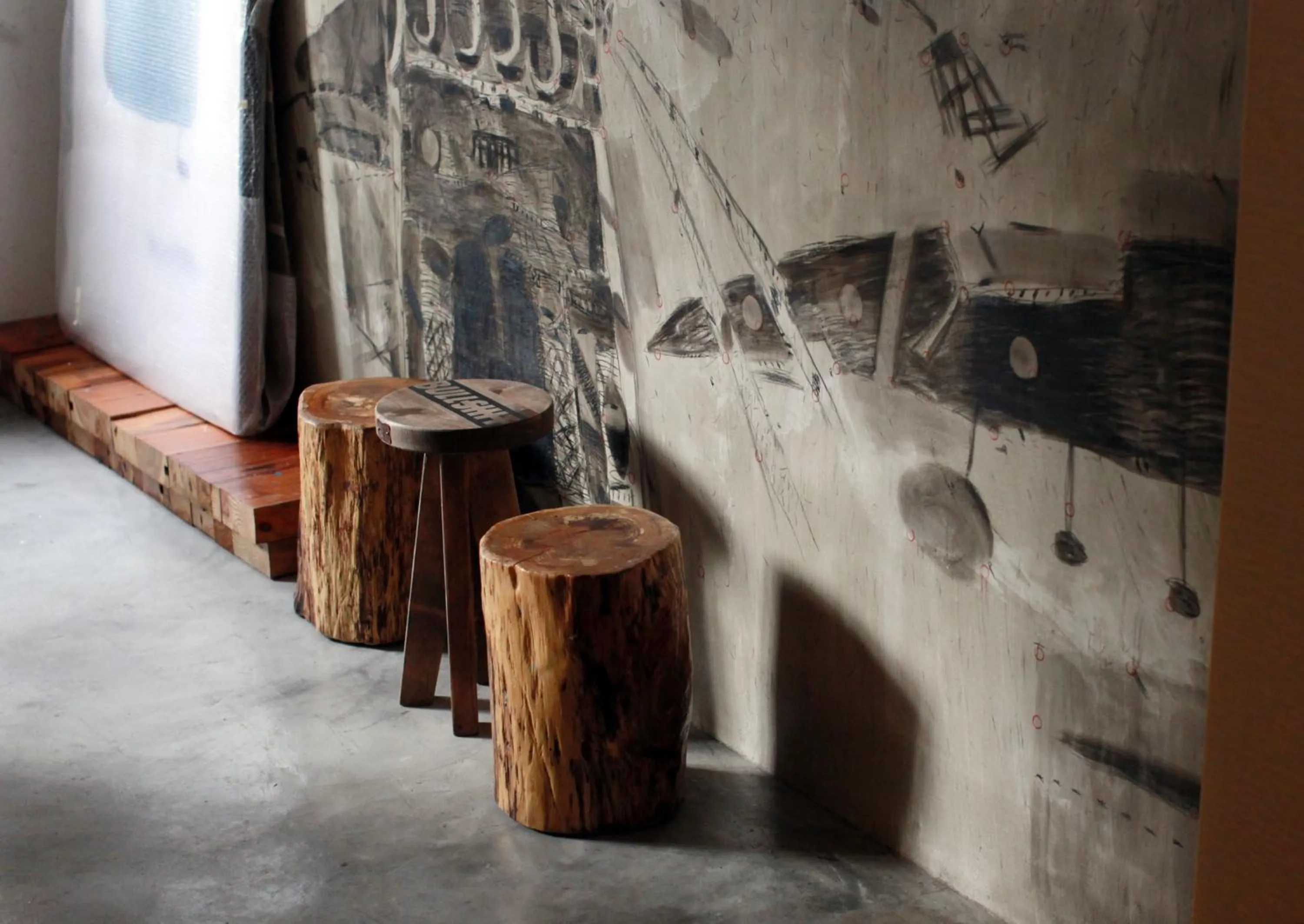 Communal lounge/ TV room in Hop Inn