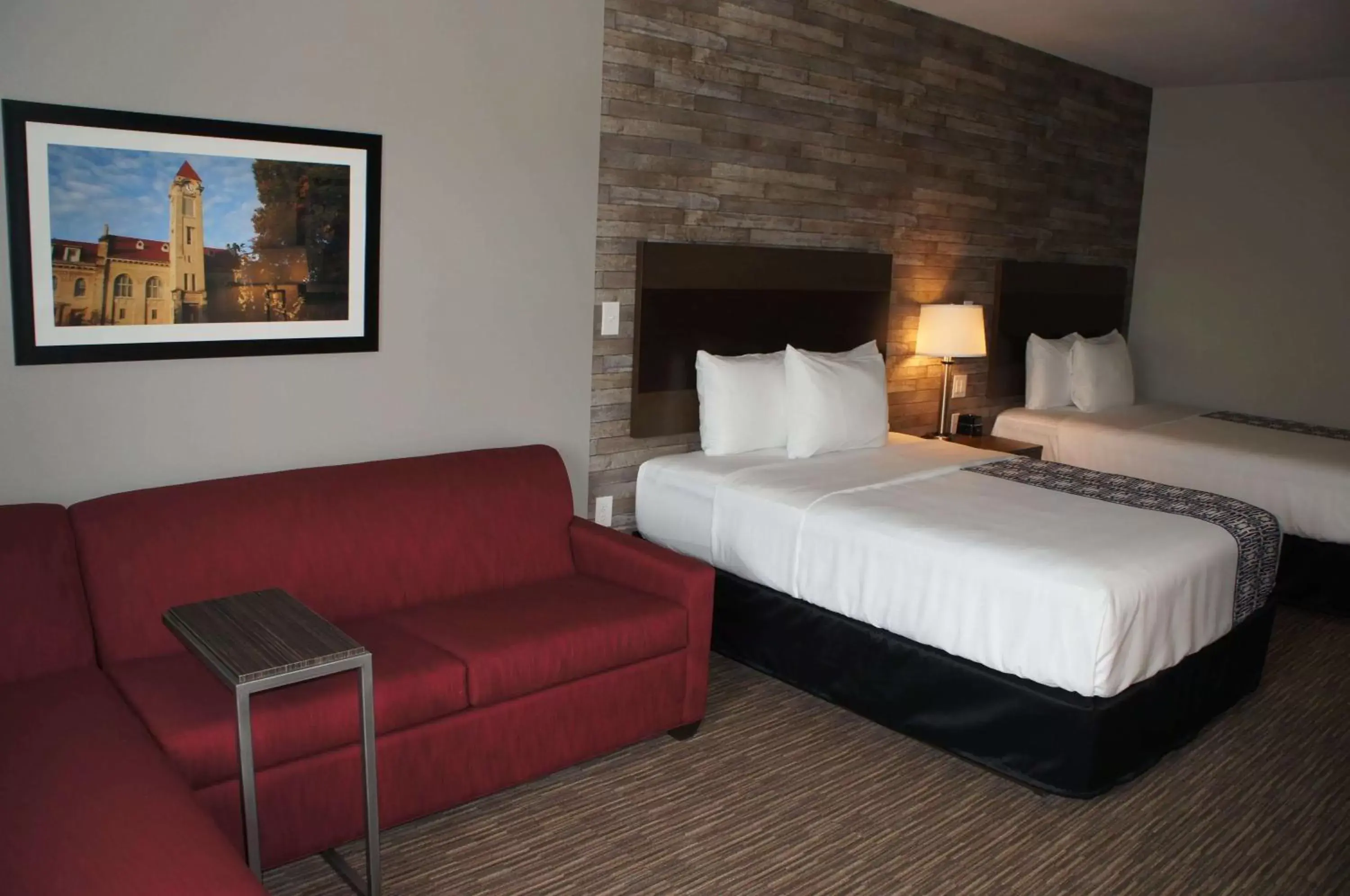 Photo of the whole room, Bed in La Quinta Inn and Suites by Wyndham Bloomington