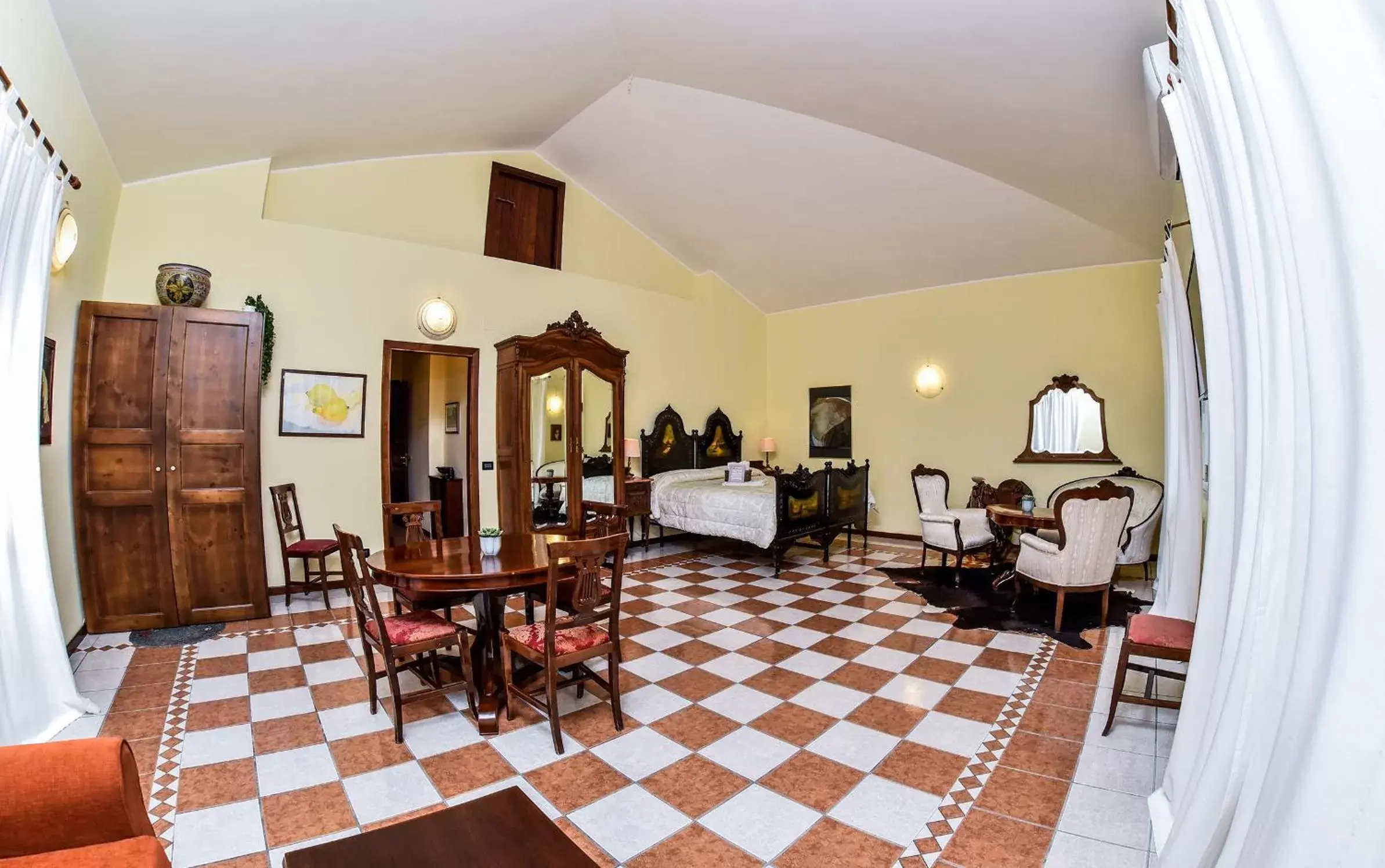 Deluxe Suite with Spa Bath - single occupancy in B&B Villa Bentivoglio Deluxe Suite with Spa Bath - single occupancy in B&B Villa Bentivoglio