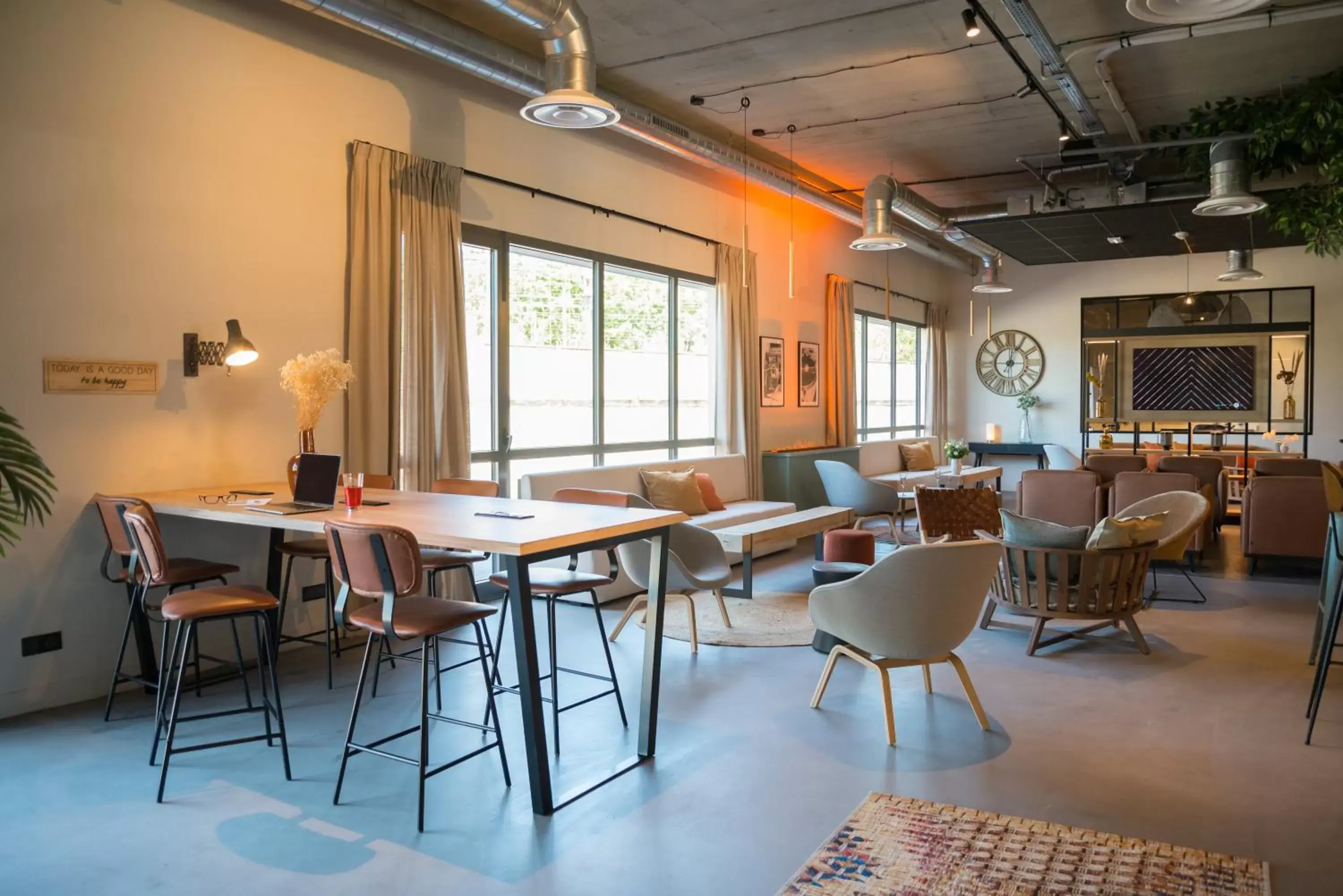 Seating area, Restaurant/Places to Eat in Campanile Saint Brieuc - Centre Gare