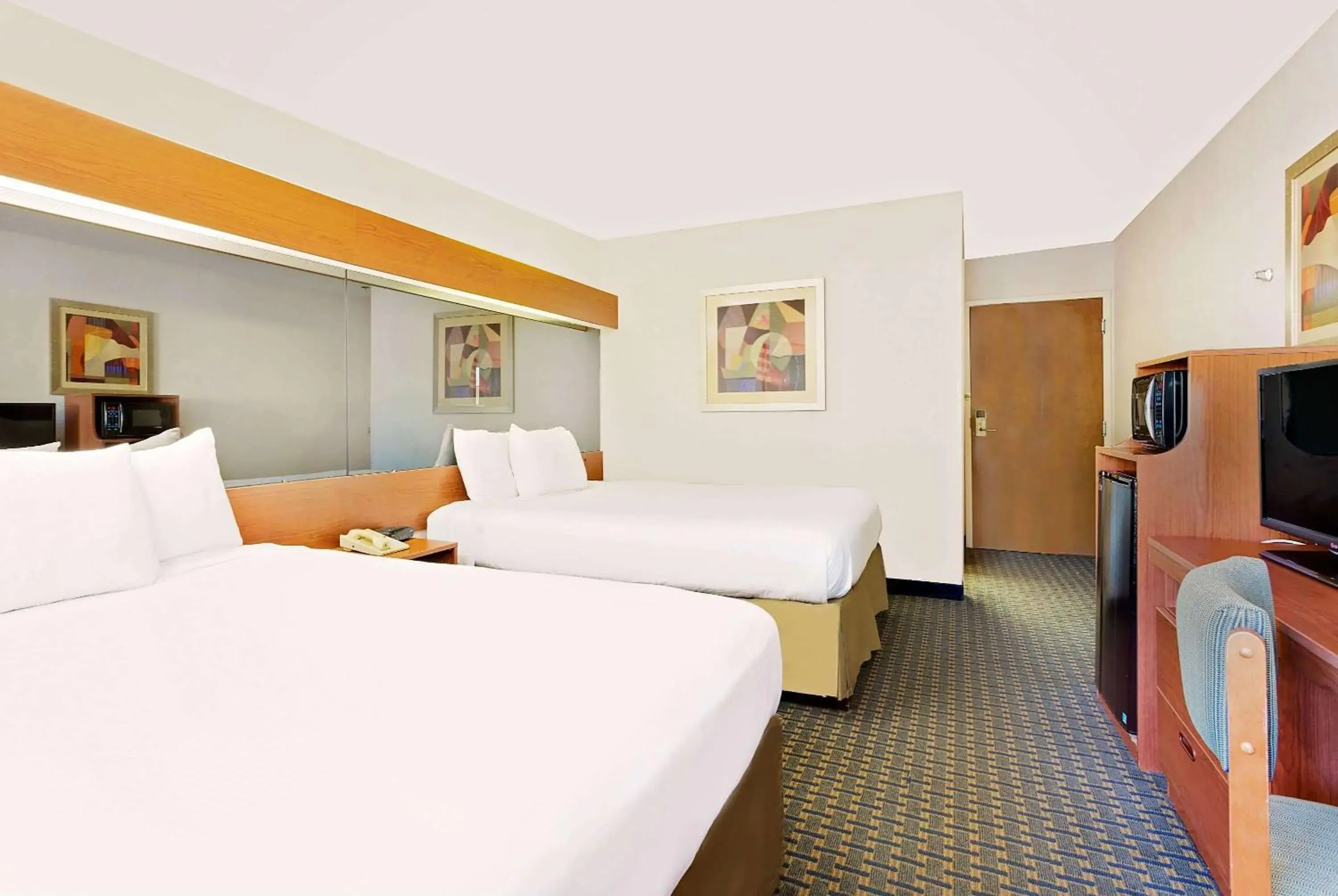 Photo of the whole room, Bed in Microtel Inn by Wyndham Winston-Salem