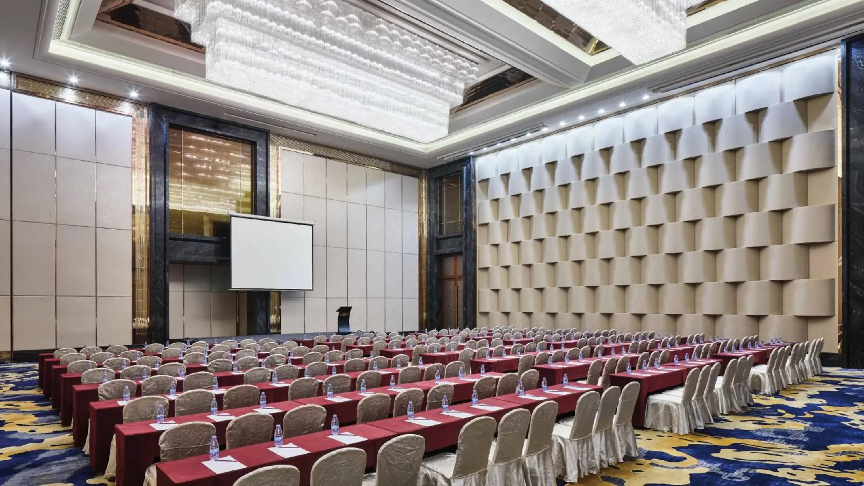 Banquet/Function facilities in Crowne Plaza Hailing Island, an IHG Hotel