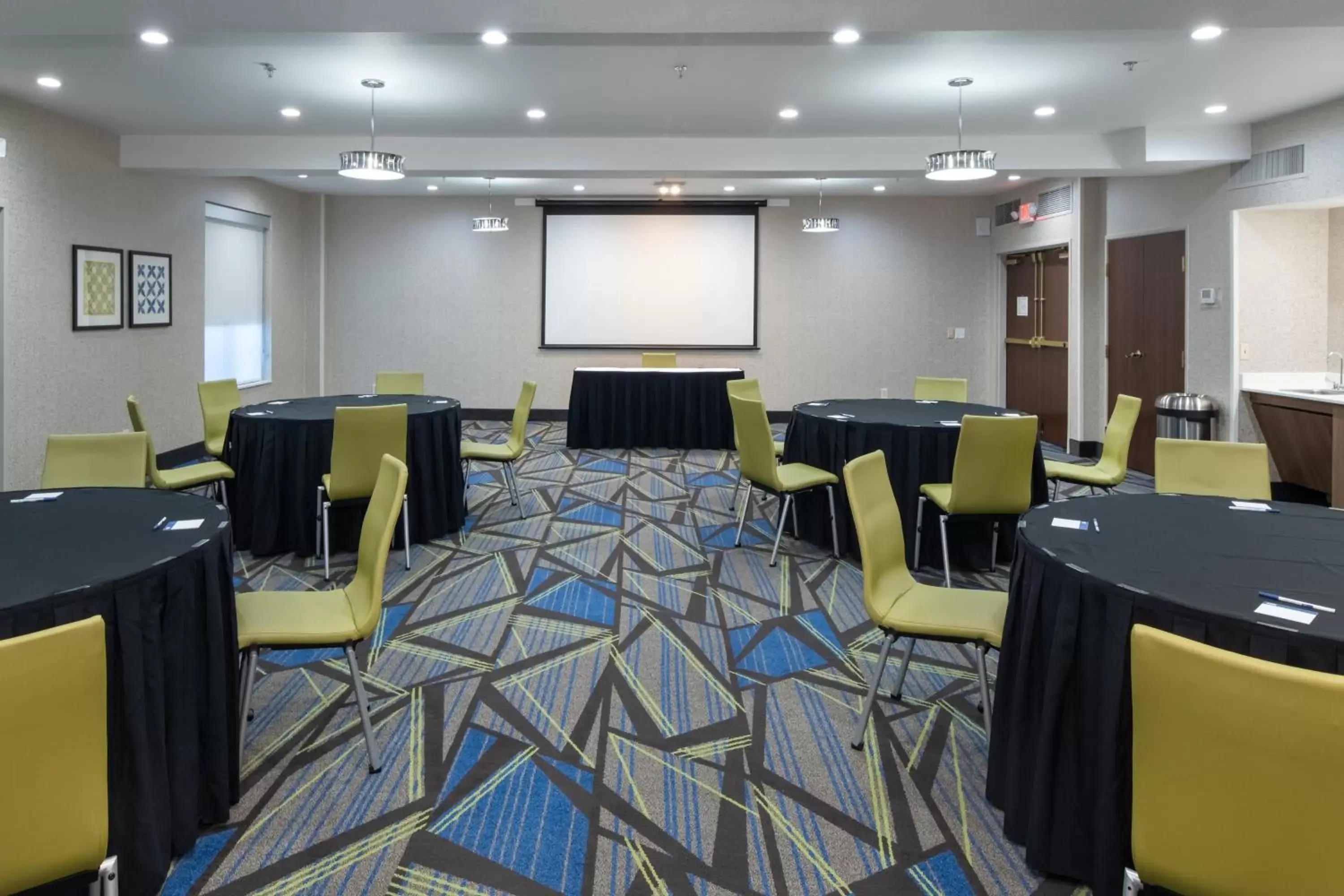 Meeting/conference room in Holiday Inn Express Arlington Interstate 20 Parks Mall, an IHG Hotel