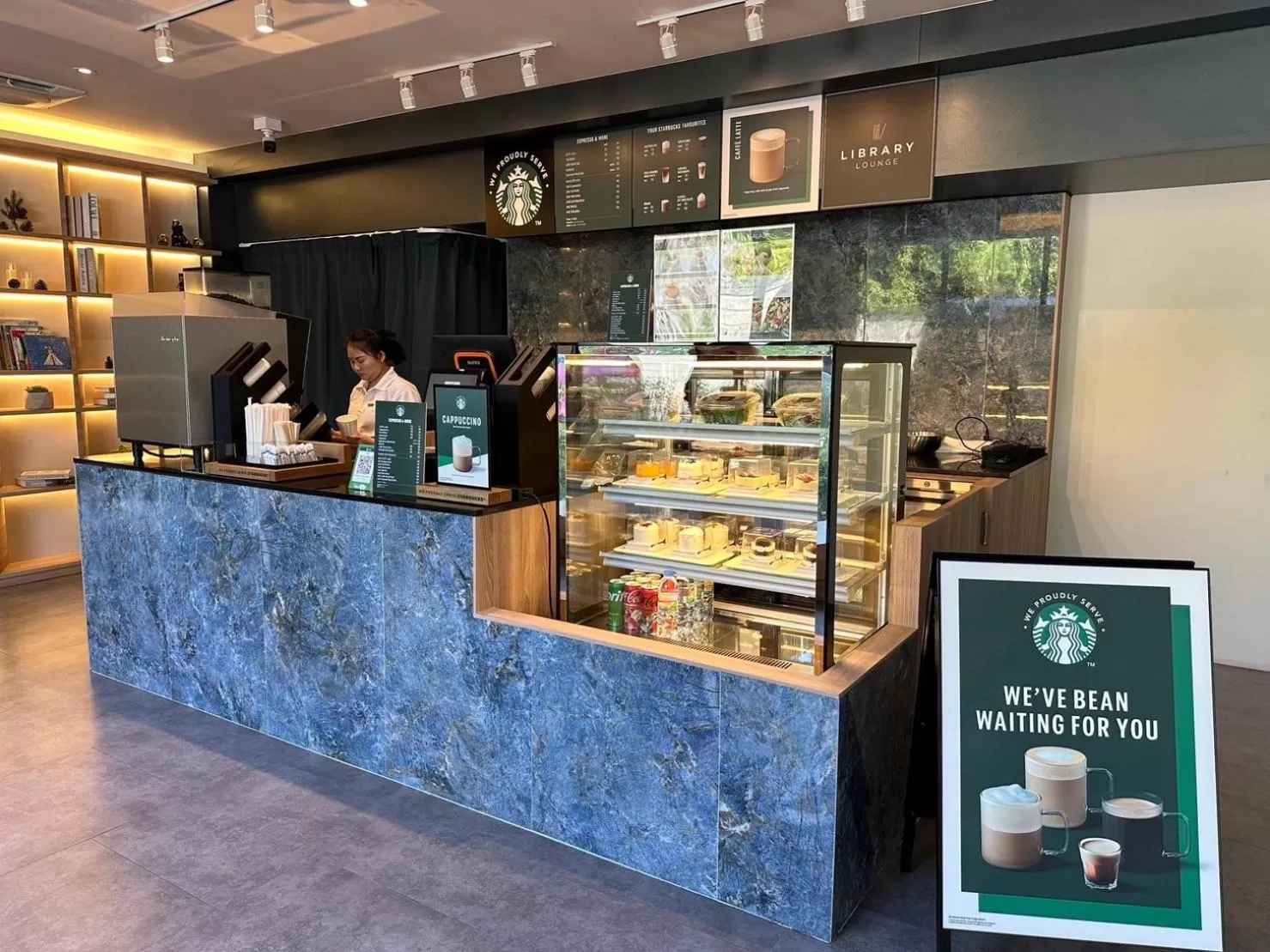 Food and drinks in Canalis Suvarnabhumi Airport Hotel