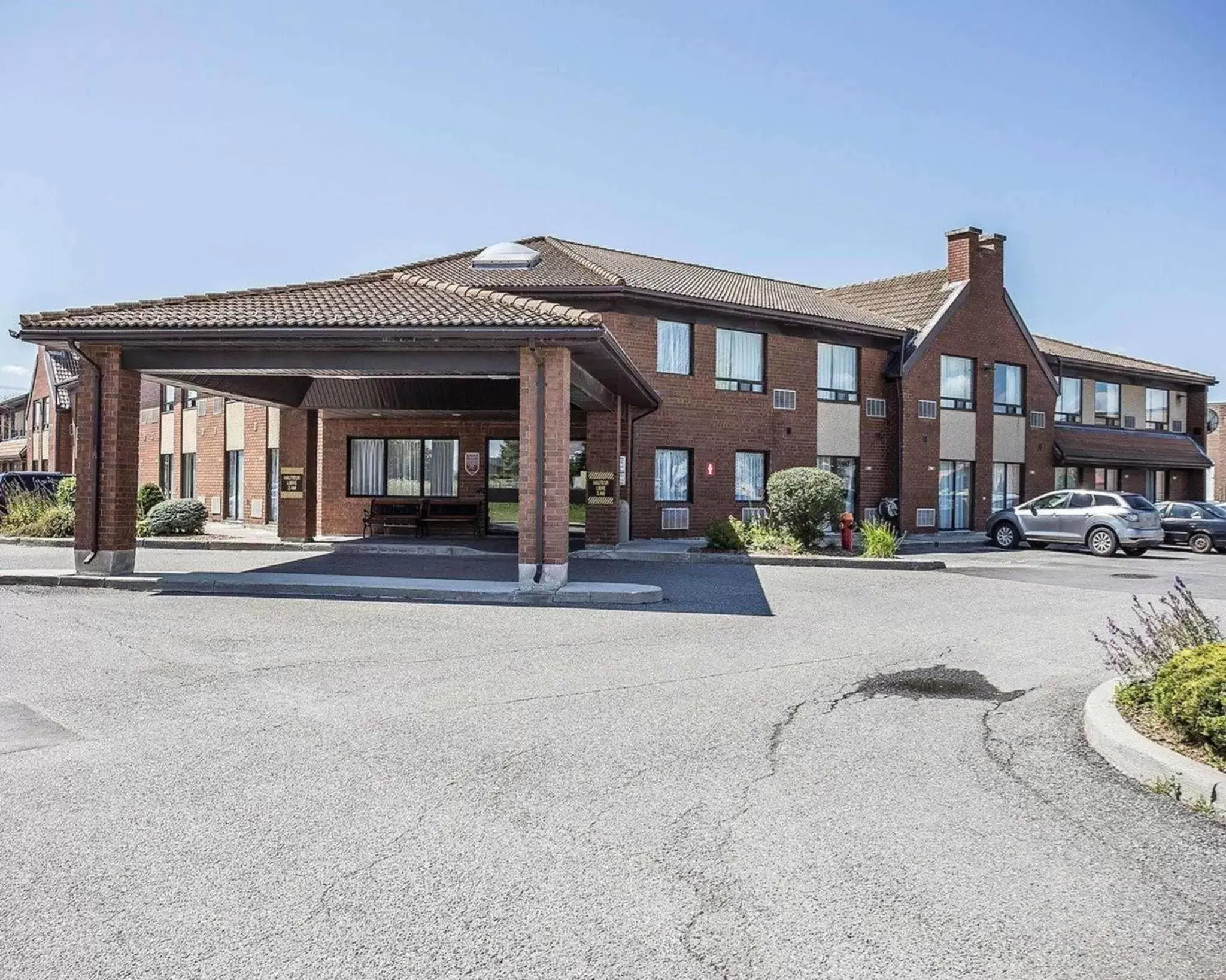 Property Building in Comfort Inn Gatineau