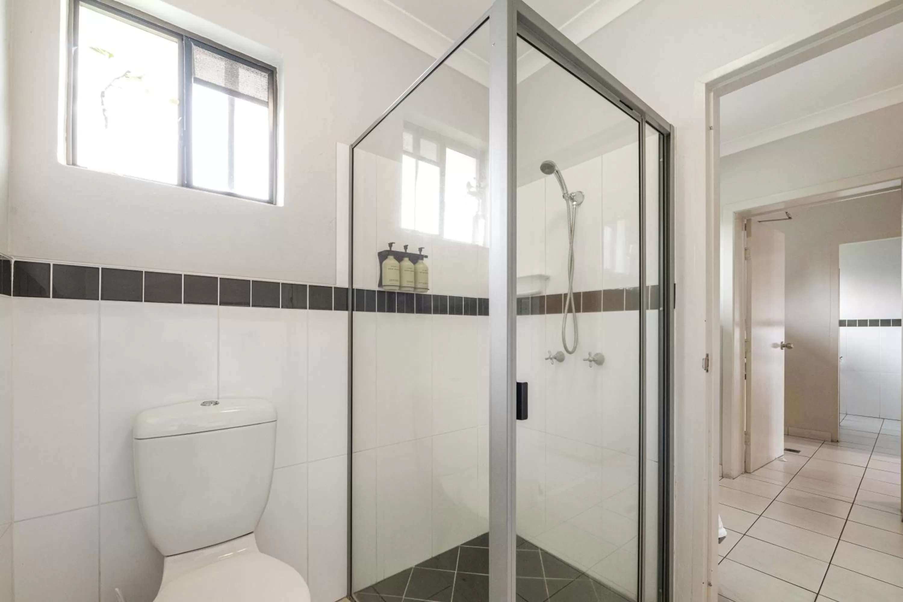 Bathroom in Alara Motor Inn