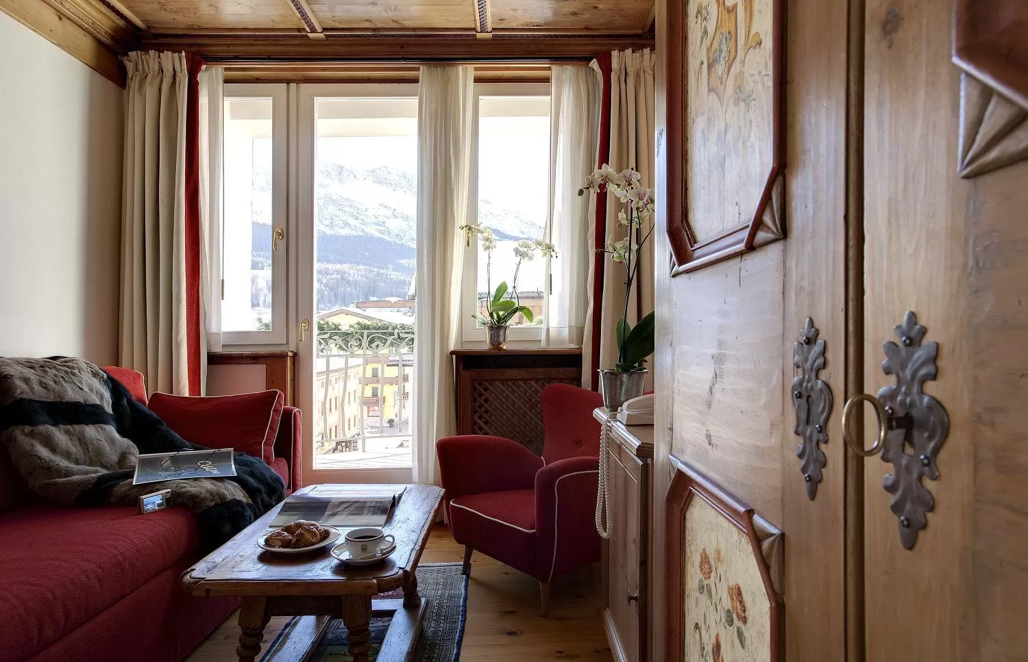 Seating area in Hotel Cortina