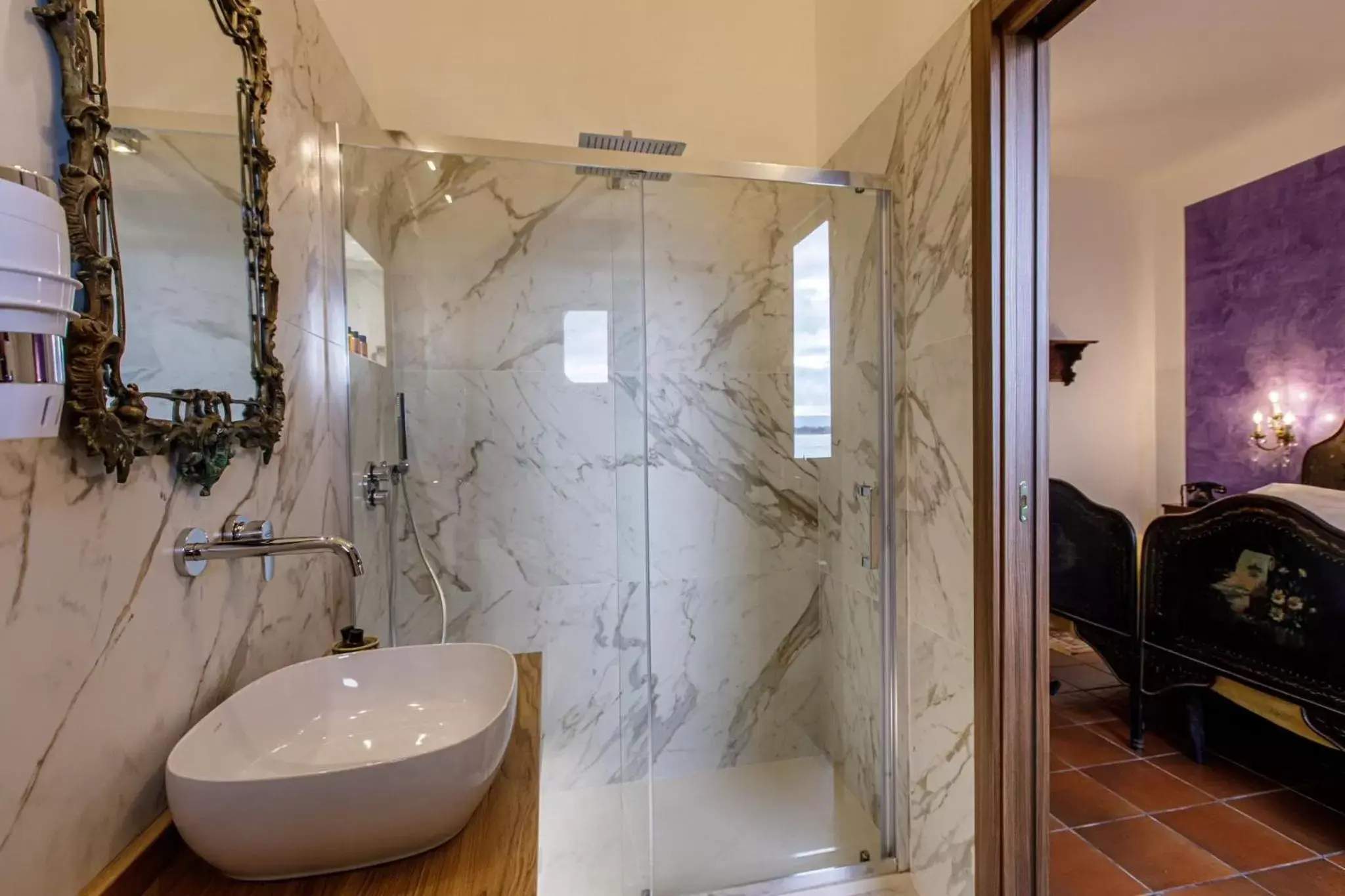 Bathroom in Palazzo Giunta - Porta Marina Ortigia