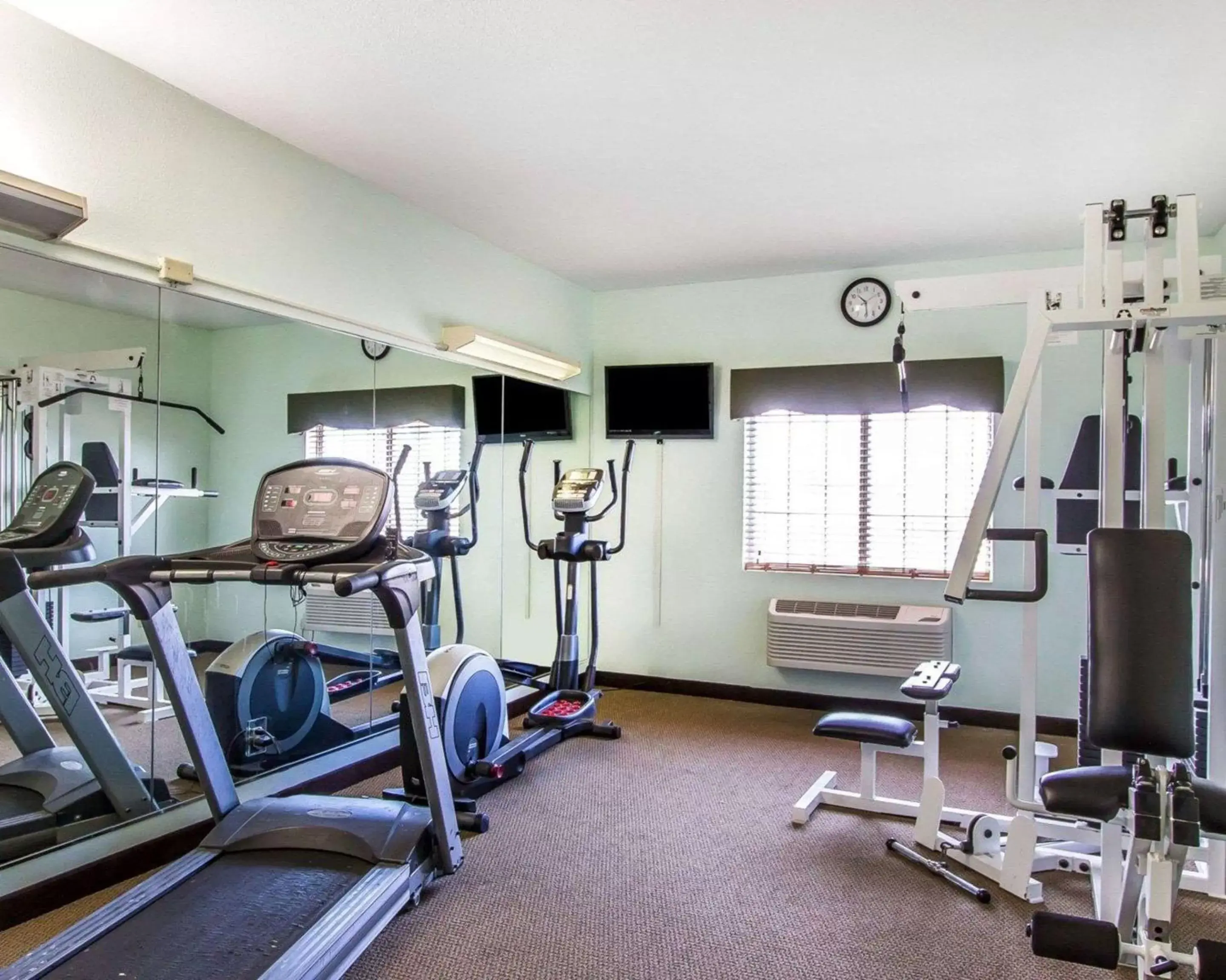 Fitness centre/facilities, Fitness Center/Facilities in Quality Inn Pontiac