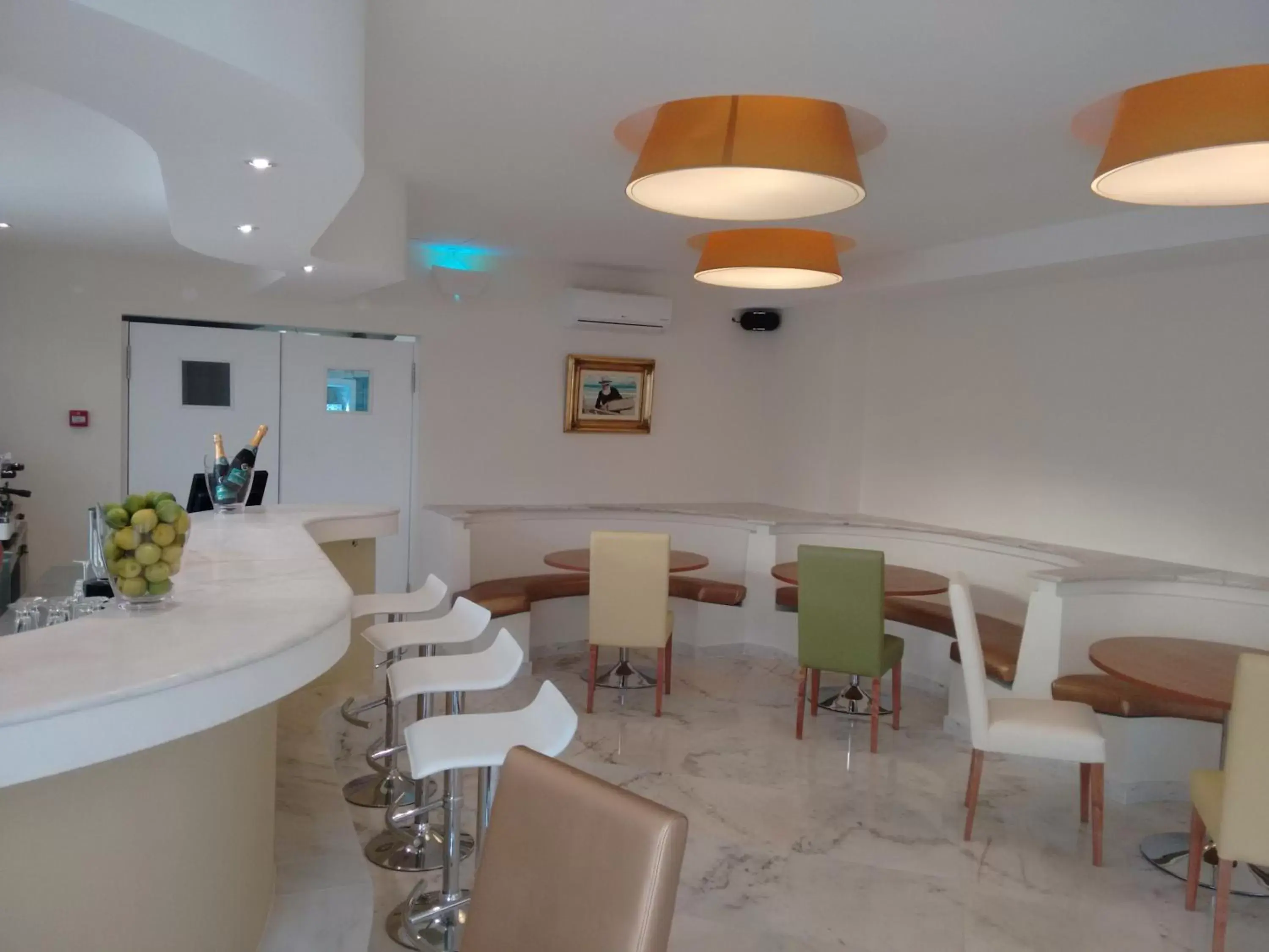 Restaurant/places to eat in Lagoa Hotel Restaurant/places to eat in Lagoa Hotel