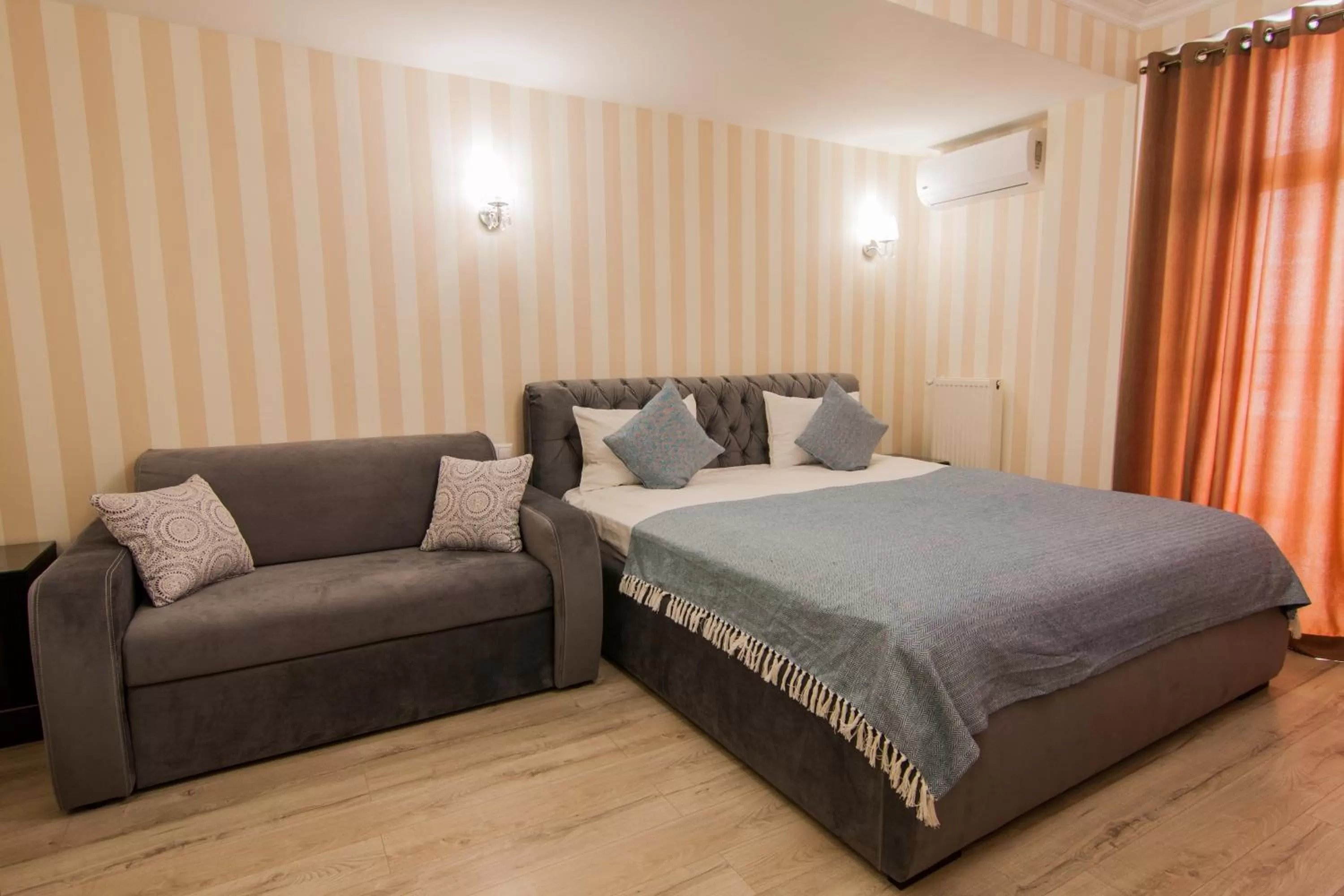 Photo of the whole room, Bed in Klassik Hotel