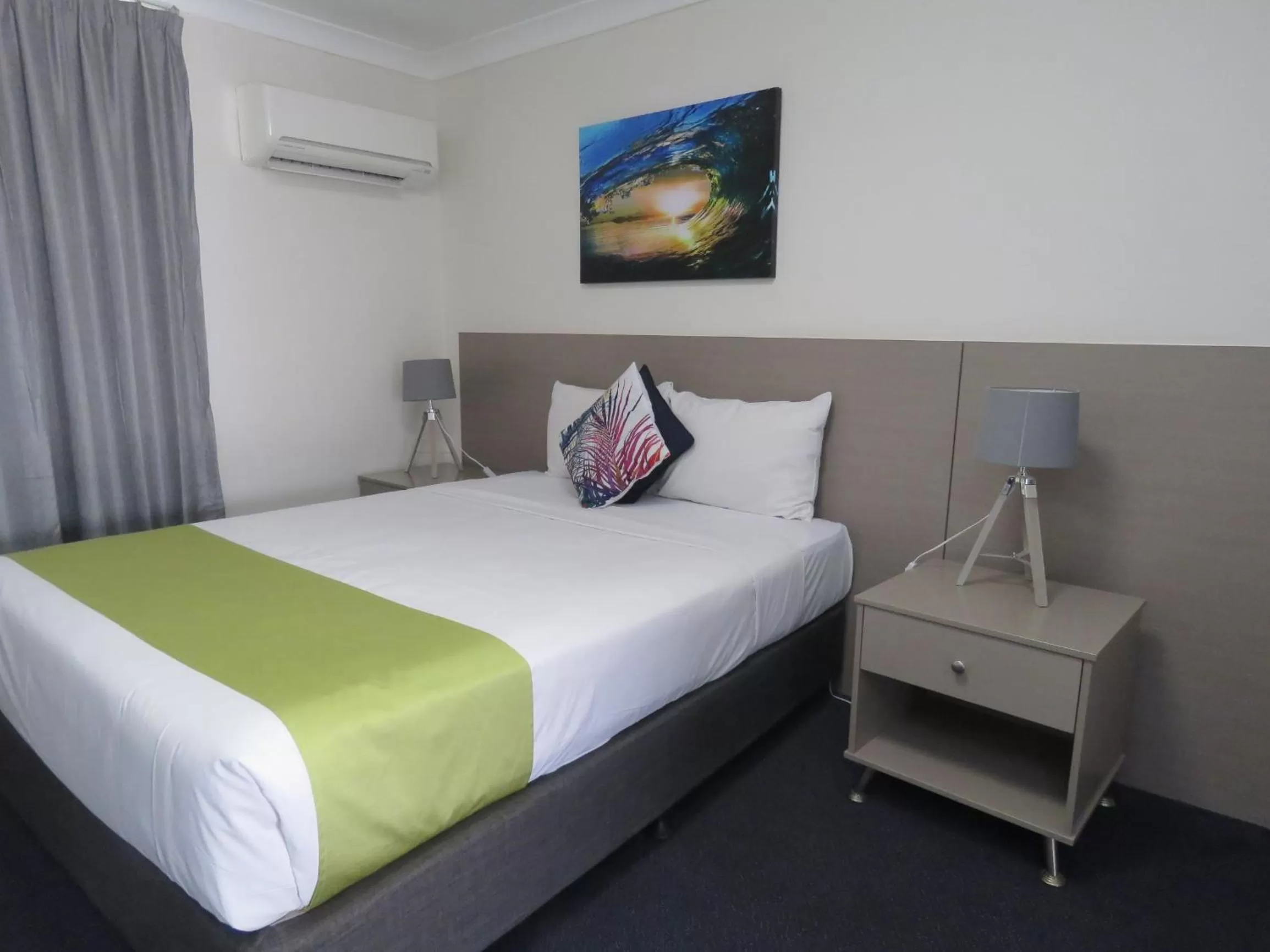 Bedroom, Bed in Burke & Wills Mt Isa