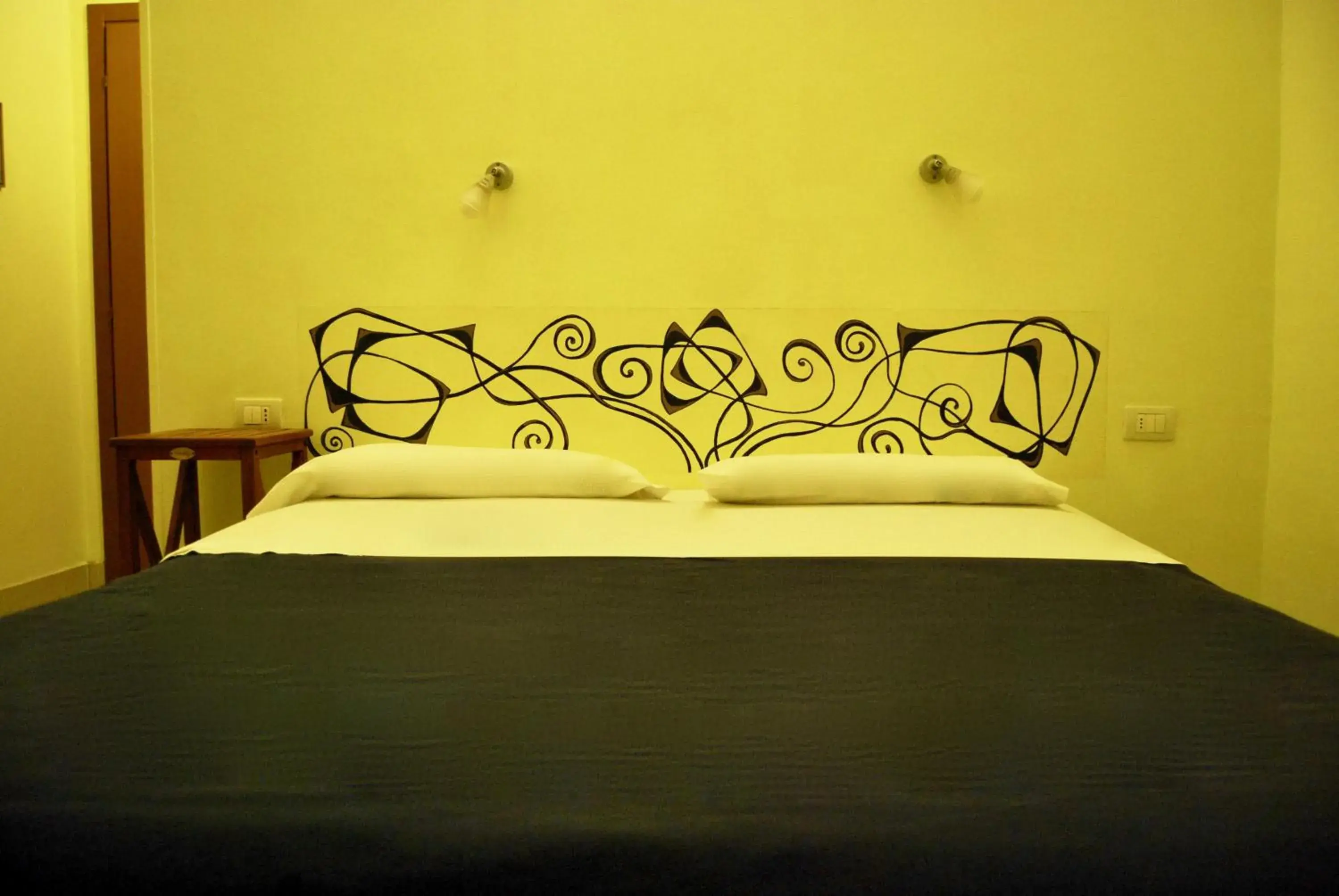 Photo of the whole room, Bed in Albergo Teatro