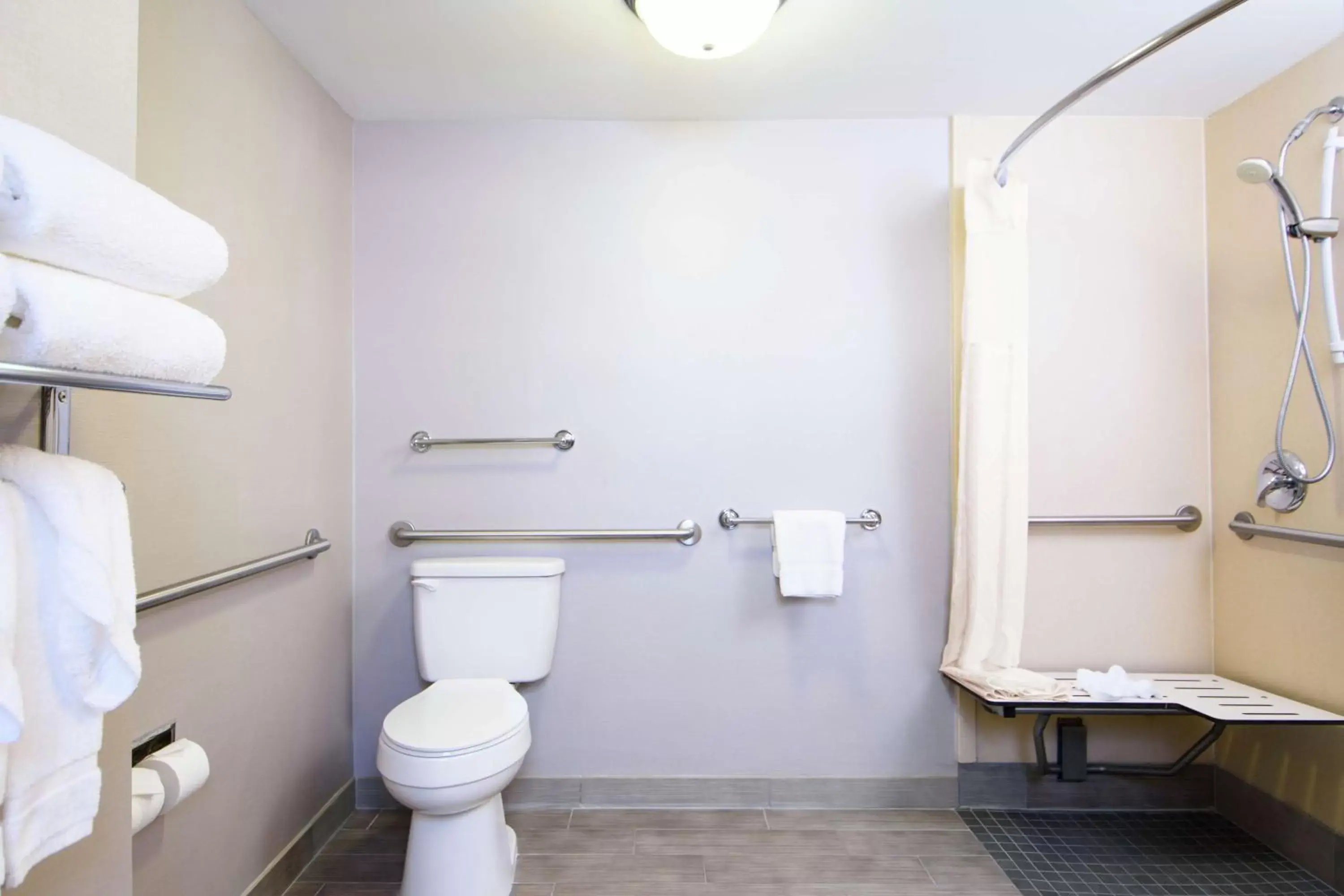 Bathroom in Hilton Garden Inn Independence