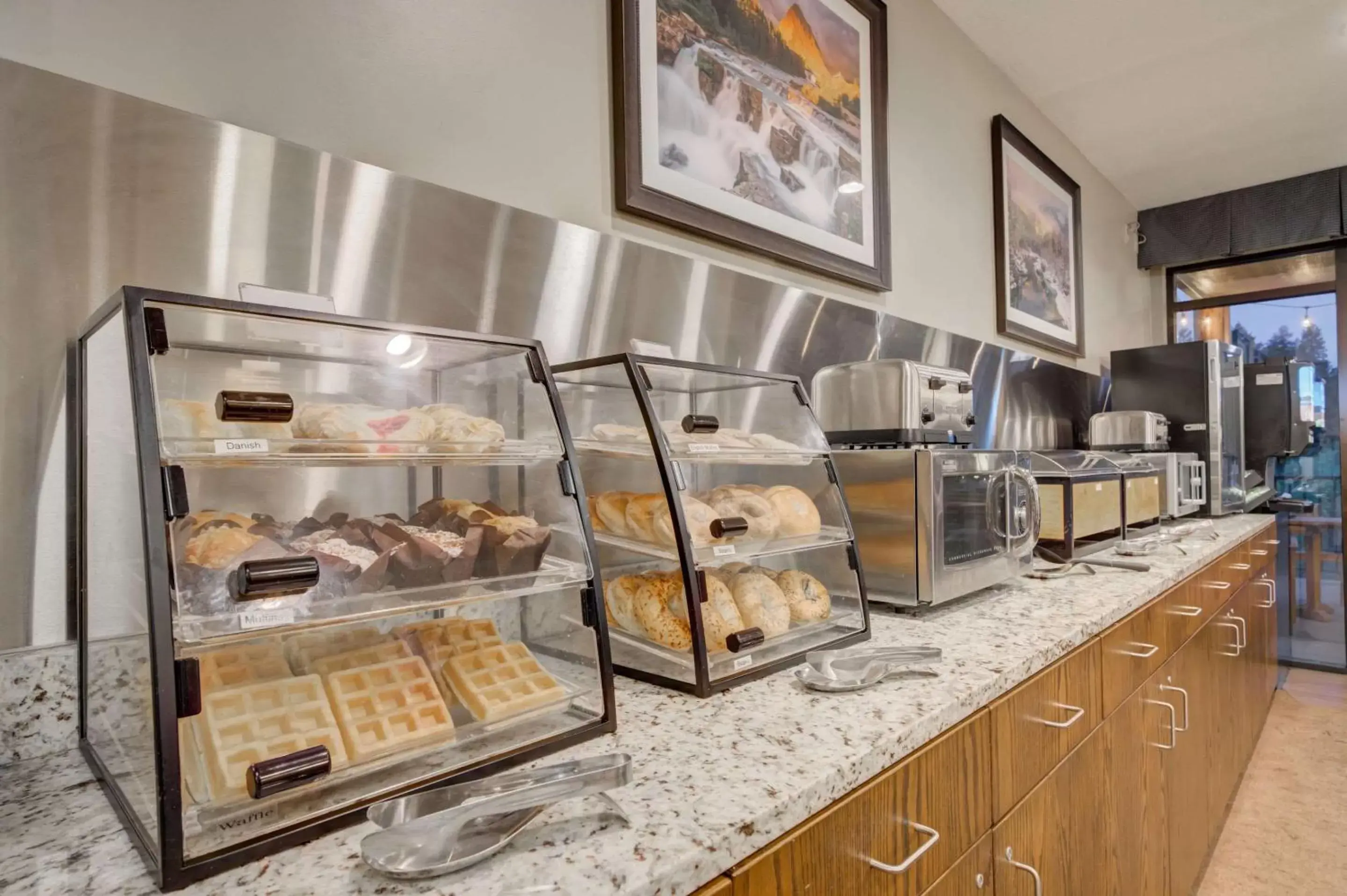 Breakfast in Whitefish Riverfront Hotel Breakfast in Whitefish Riverfront Hotel