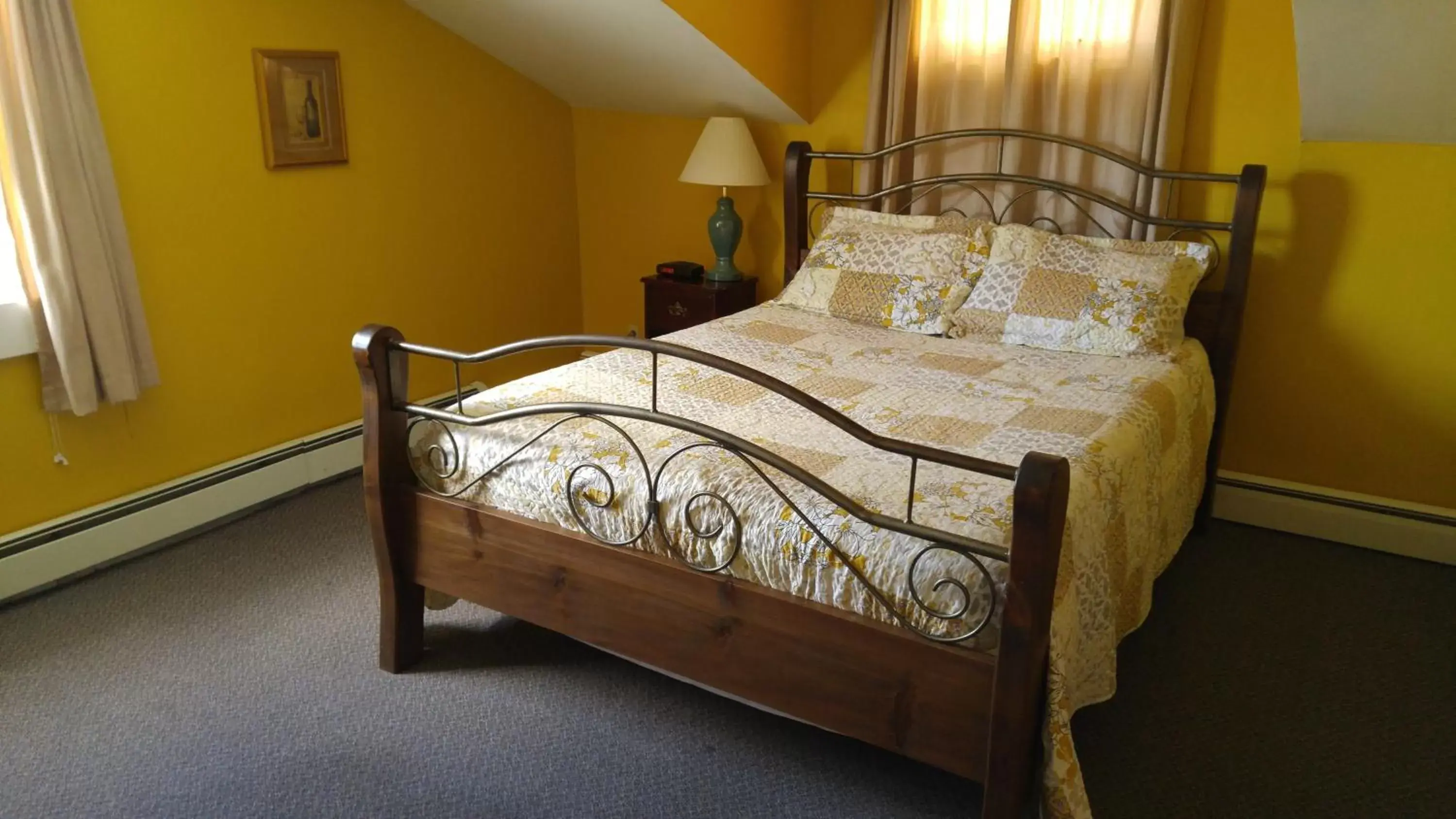 Bed in The Island Inn
