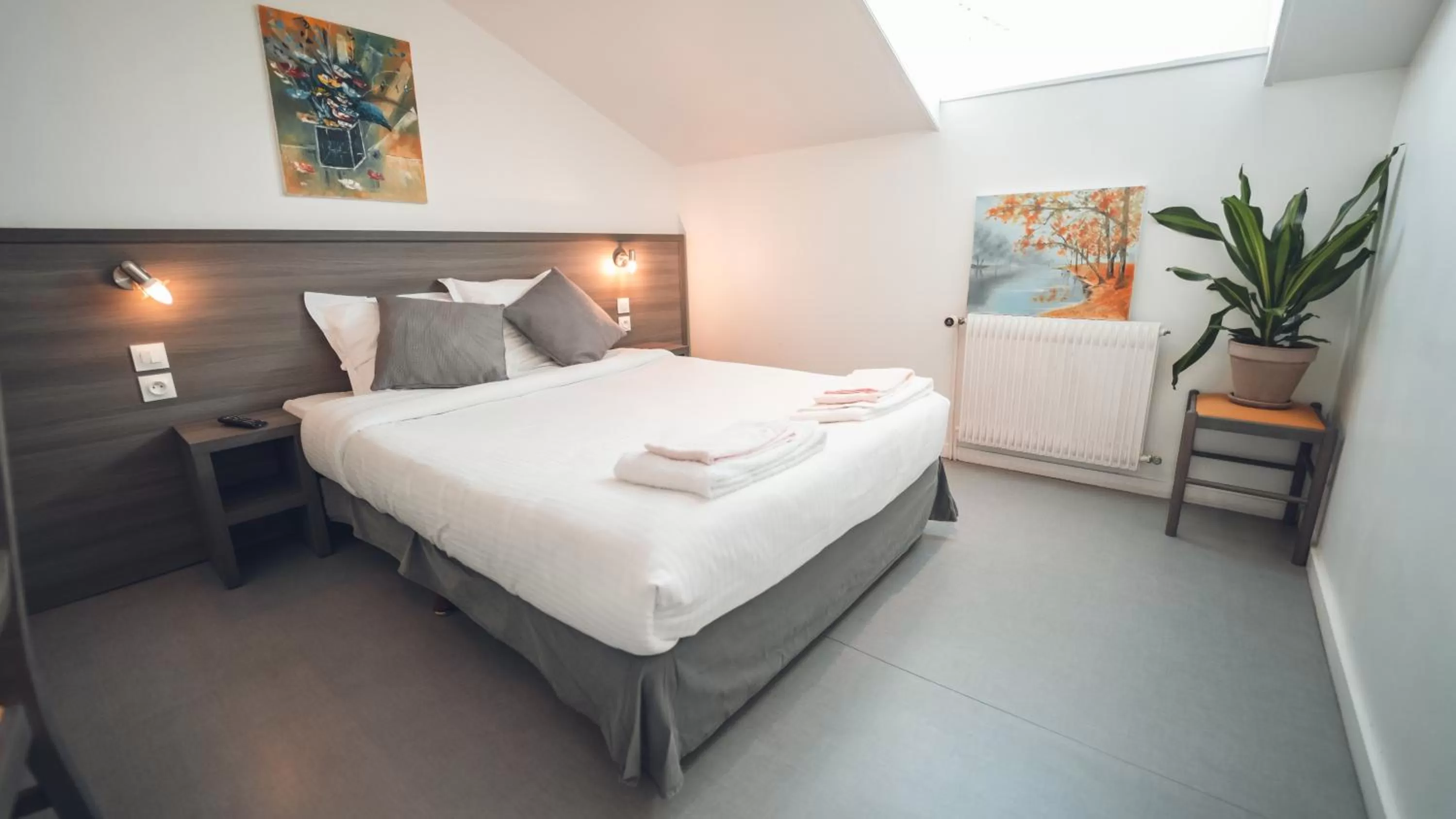 Bed in Logis Hôtel Vuillot