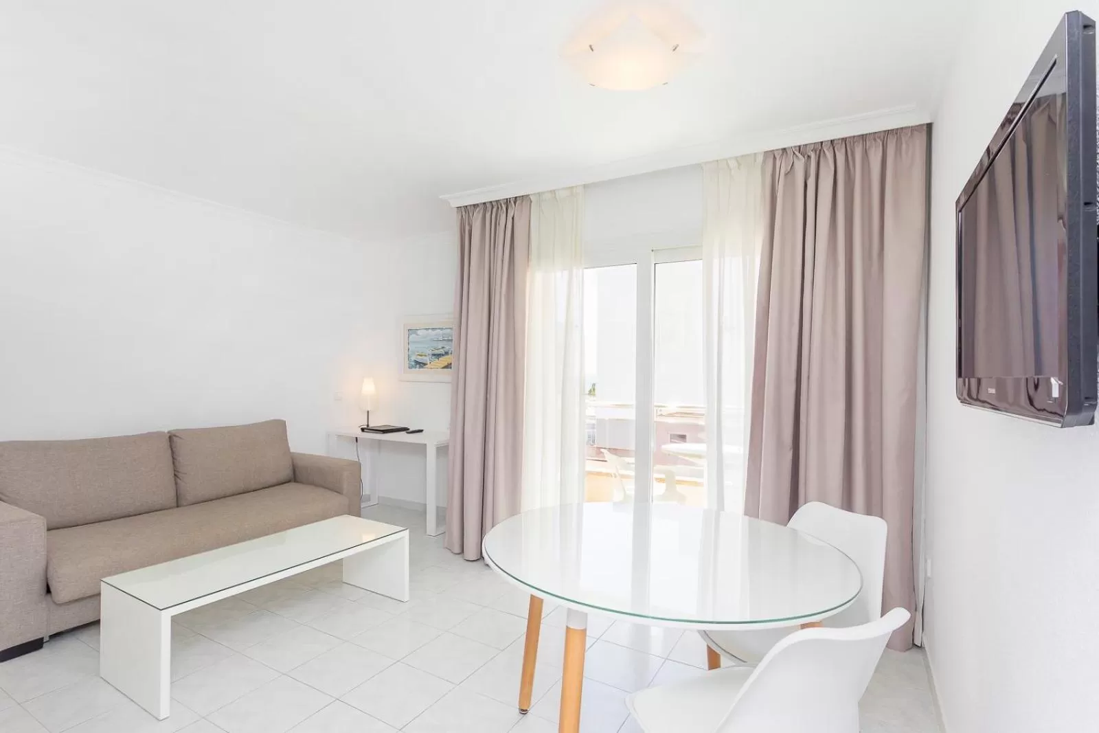 Living room in Aparthotel Duquesa Playa