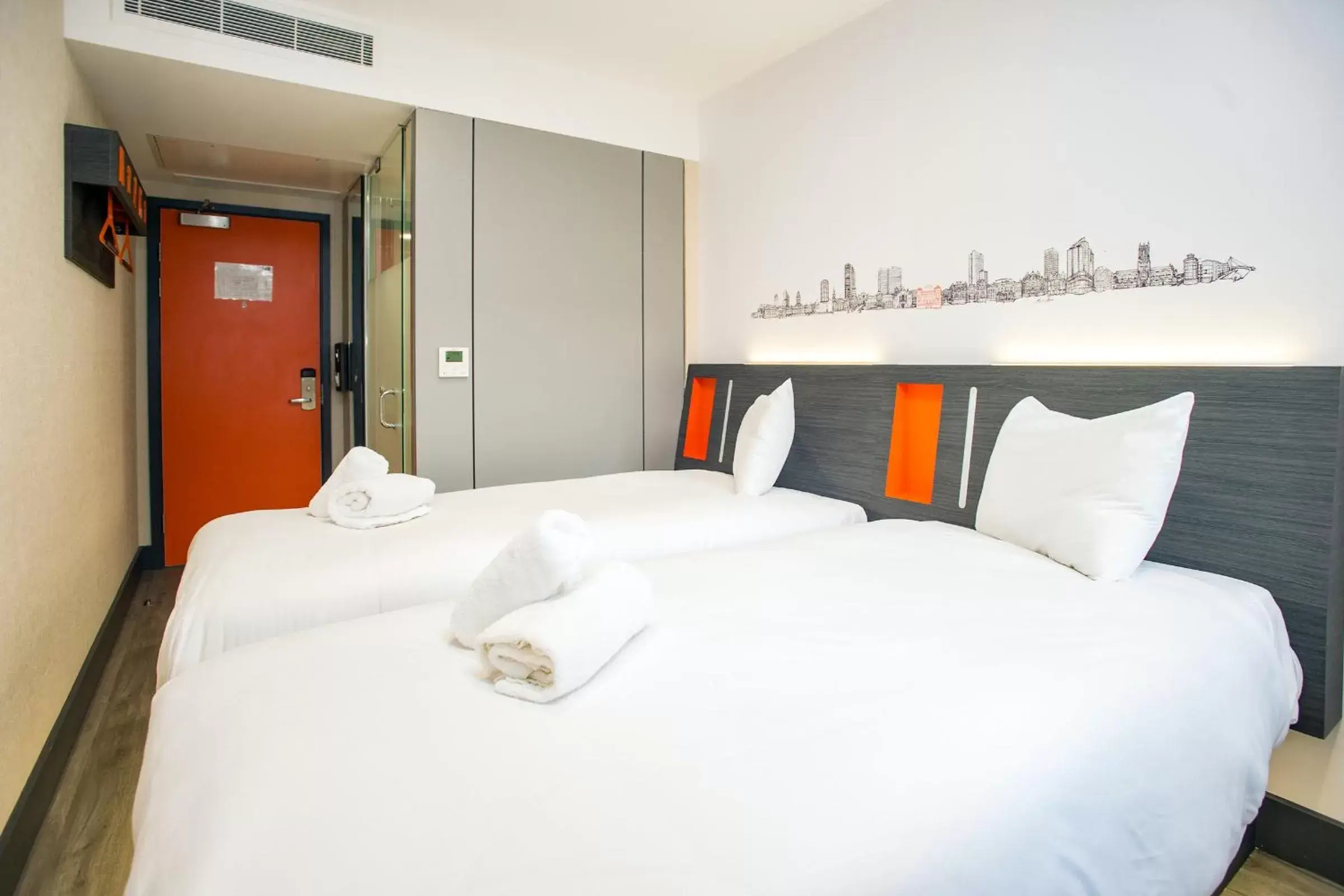 Bedroom, Bed in easyHotel Milton Keynes