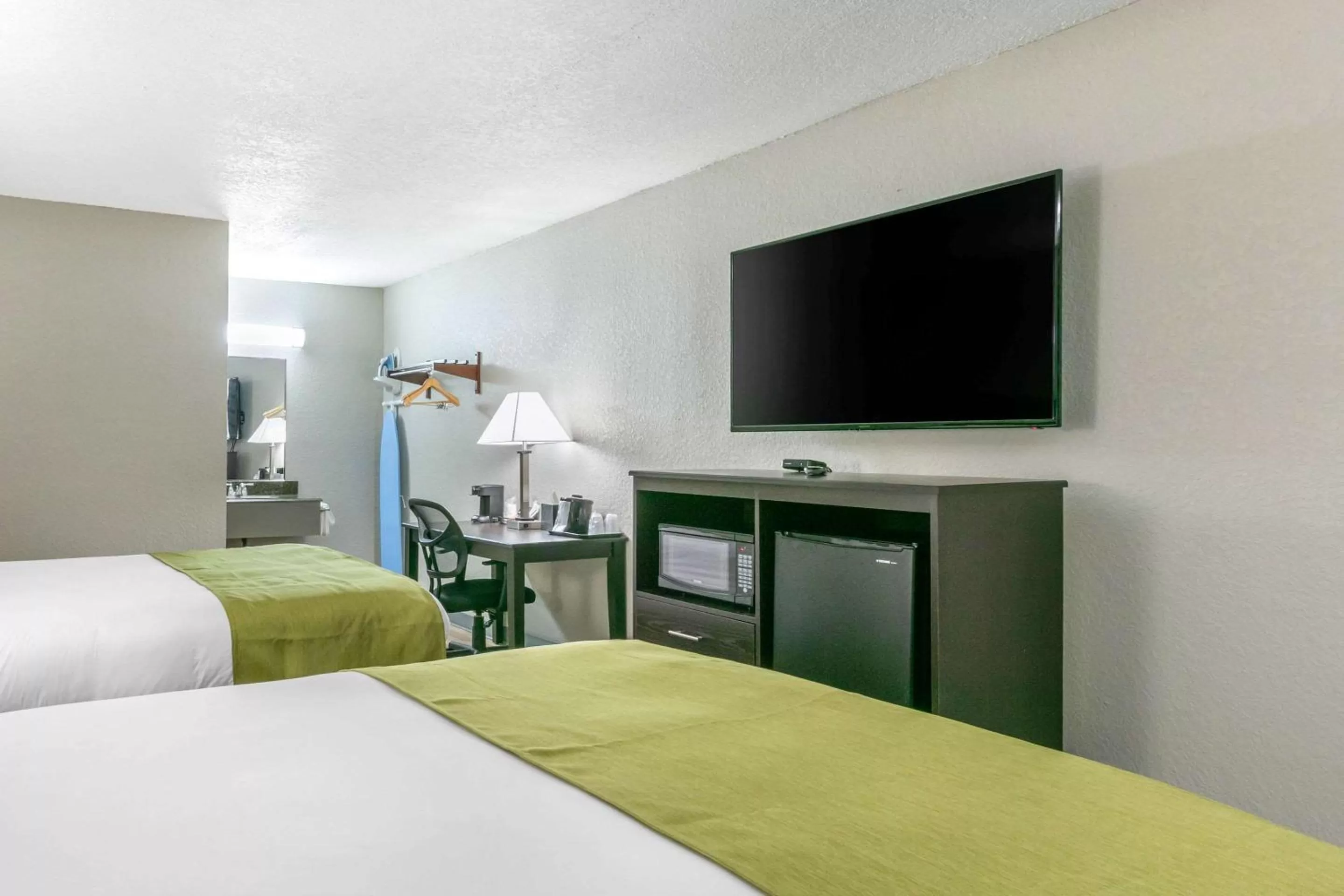 Photo of the whole room, Bed in Rodeway Inn Kingston Springs