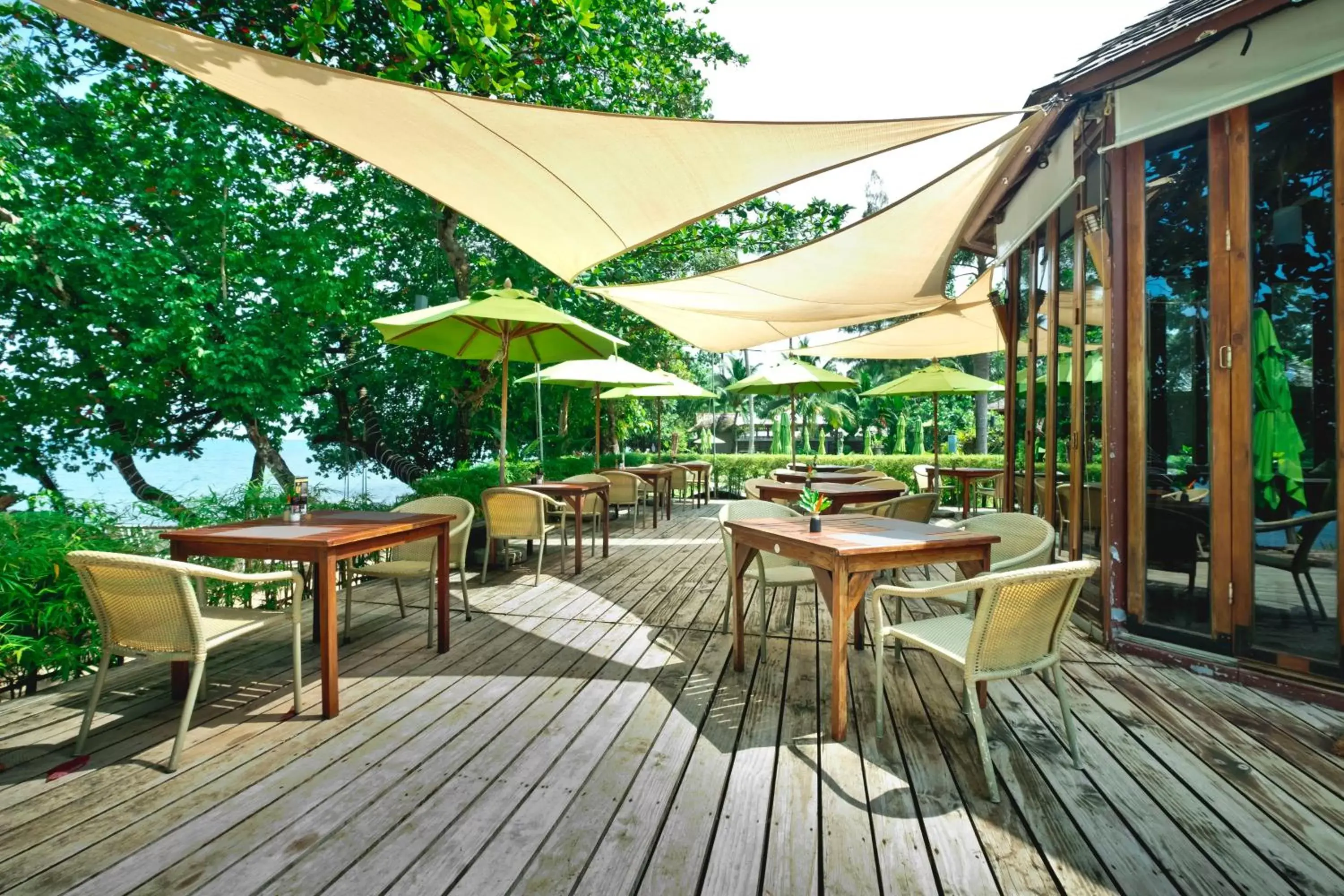 Patio, Restaurant/Places to Eat in GajaPuri Resort Koh Chang