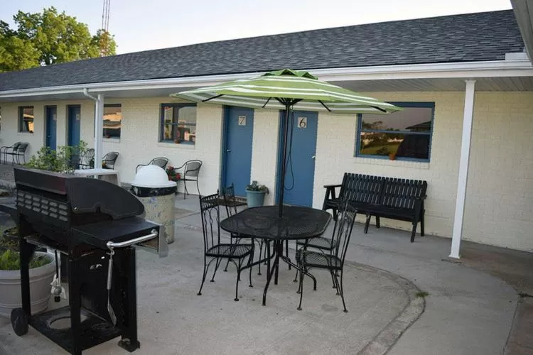Patio in Wachapreague Inn - Motel Rooms