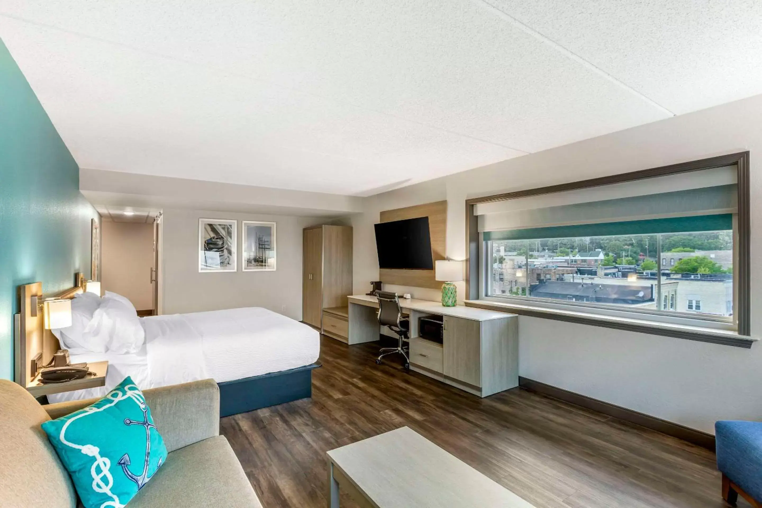 Bedroom in The Harborview, Ascend Hotel Collection