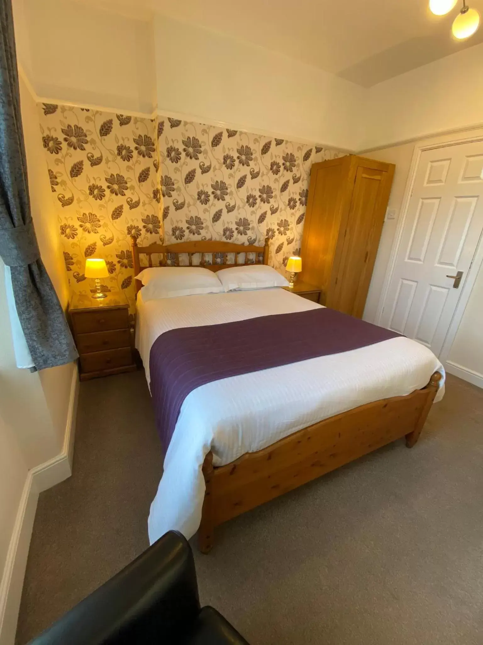 Photo of the whole room, Bed in Paignton Court