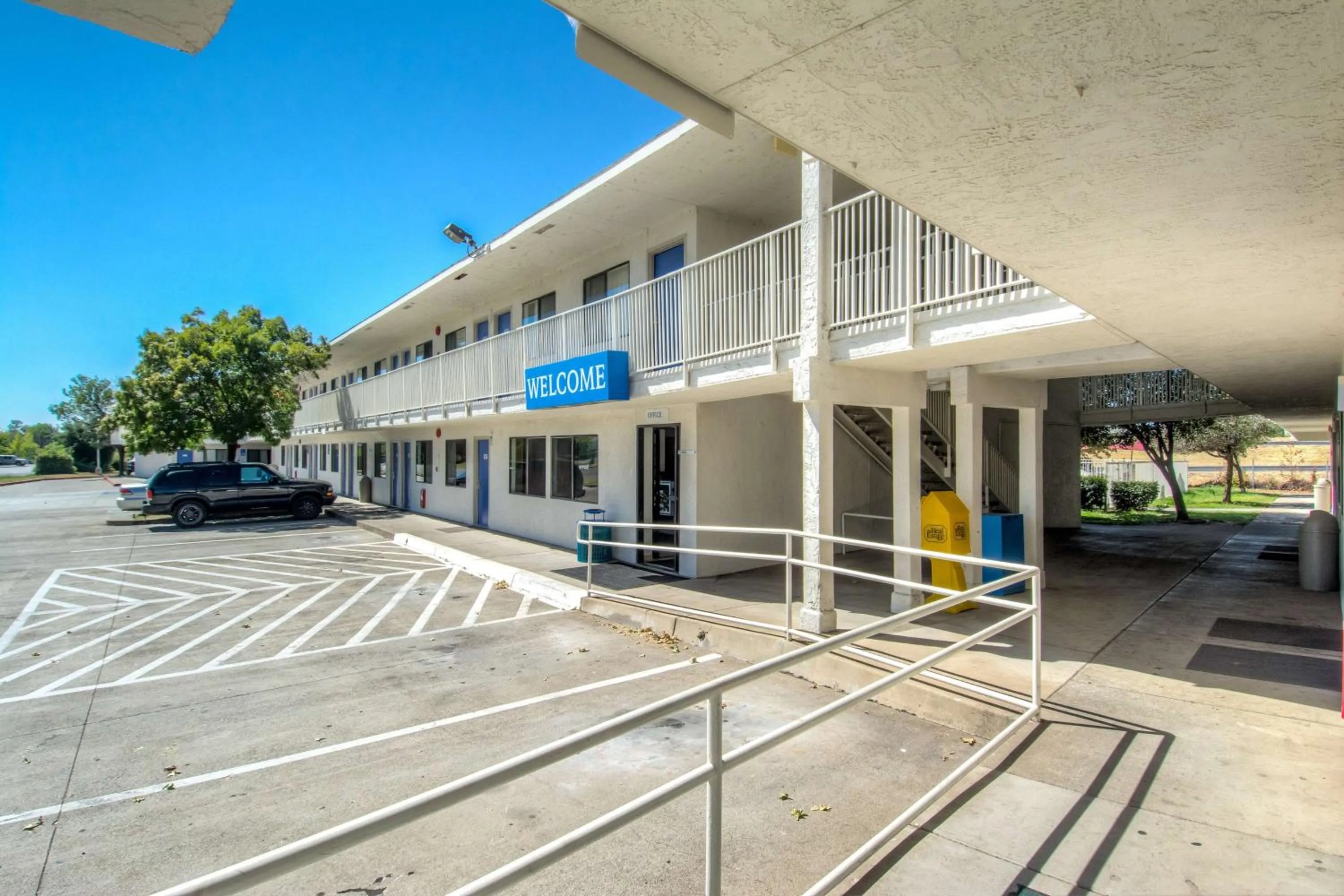 Property building in Motel 6-Redding, CA - North