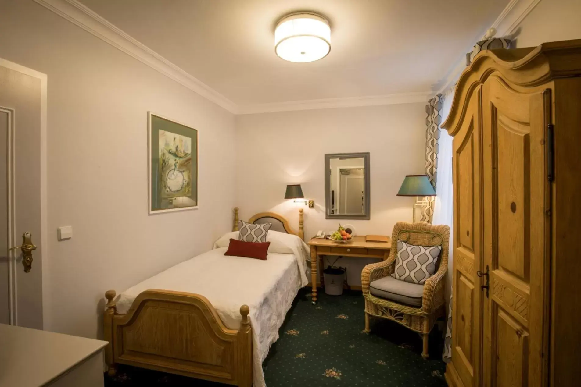 Photo of the whole room, Bed in Hotel Der Kleine Prinz