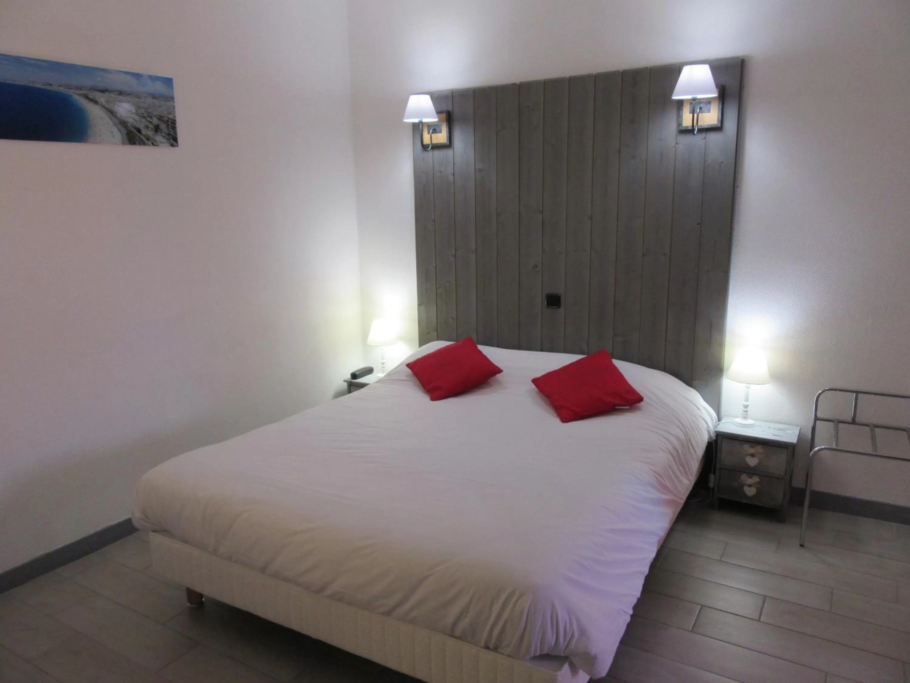 Bed in Contact Hotel de France