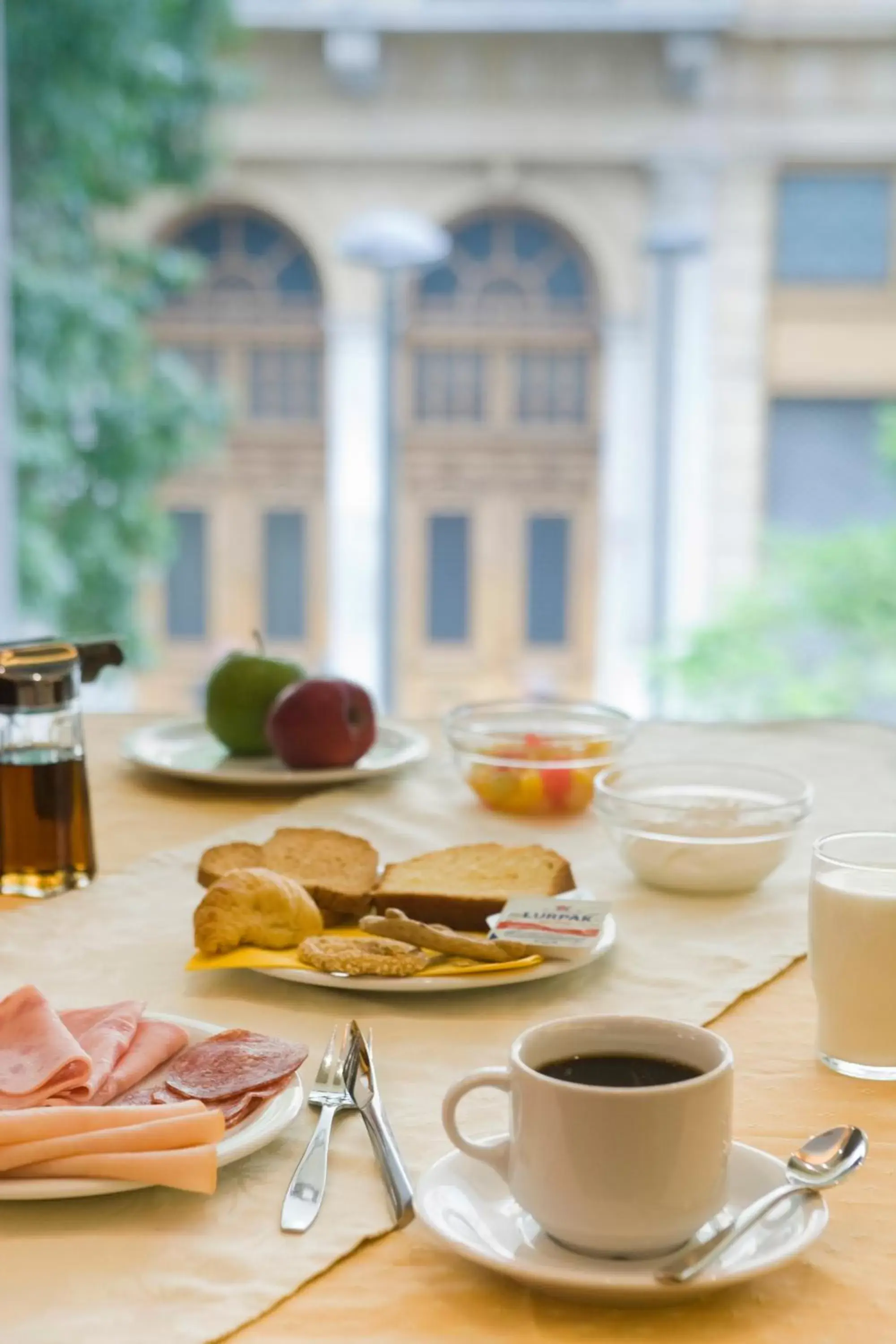 American breakfast, Breakfast in Arethusa Hotel