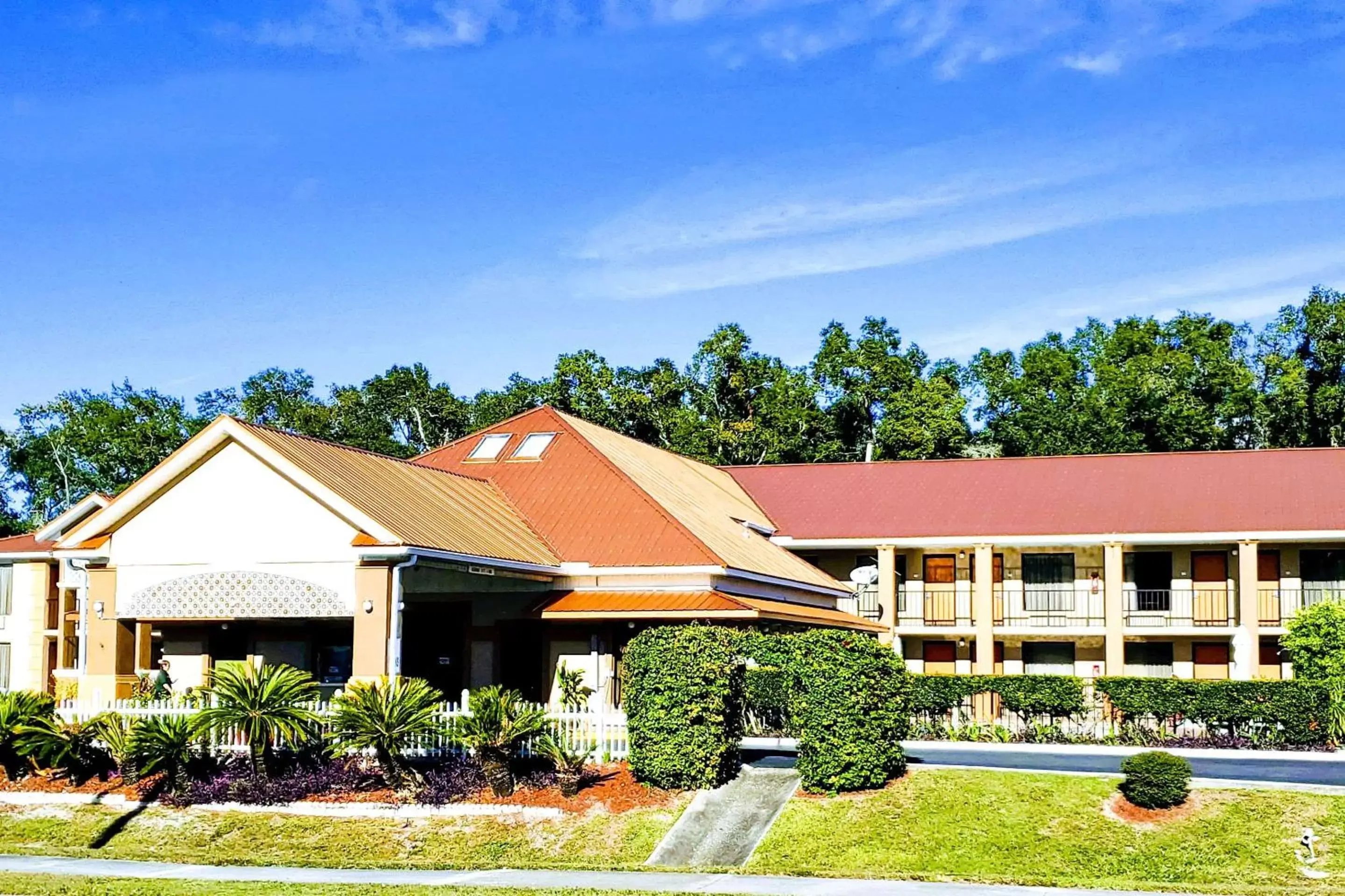 Property Building in Quality Inn near Manatee Springs State Park