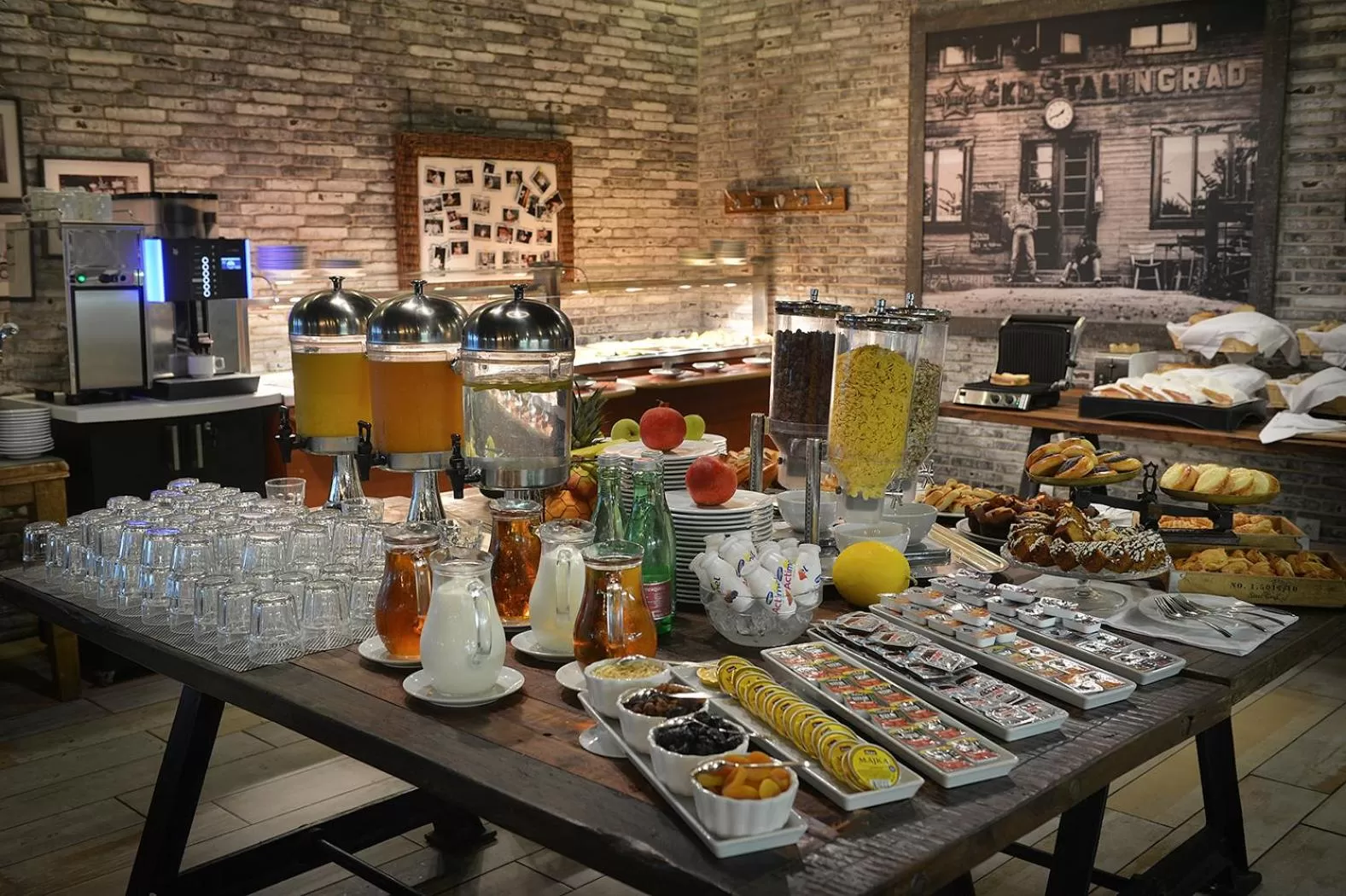 Restaurant/places to eat in LOFT Hotel Bratislava