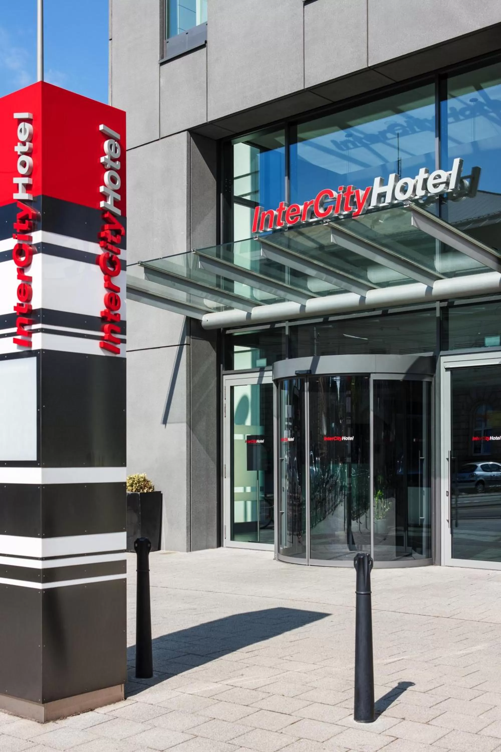 Facade/entrance in IntercityHotel Mannheim