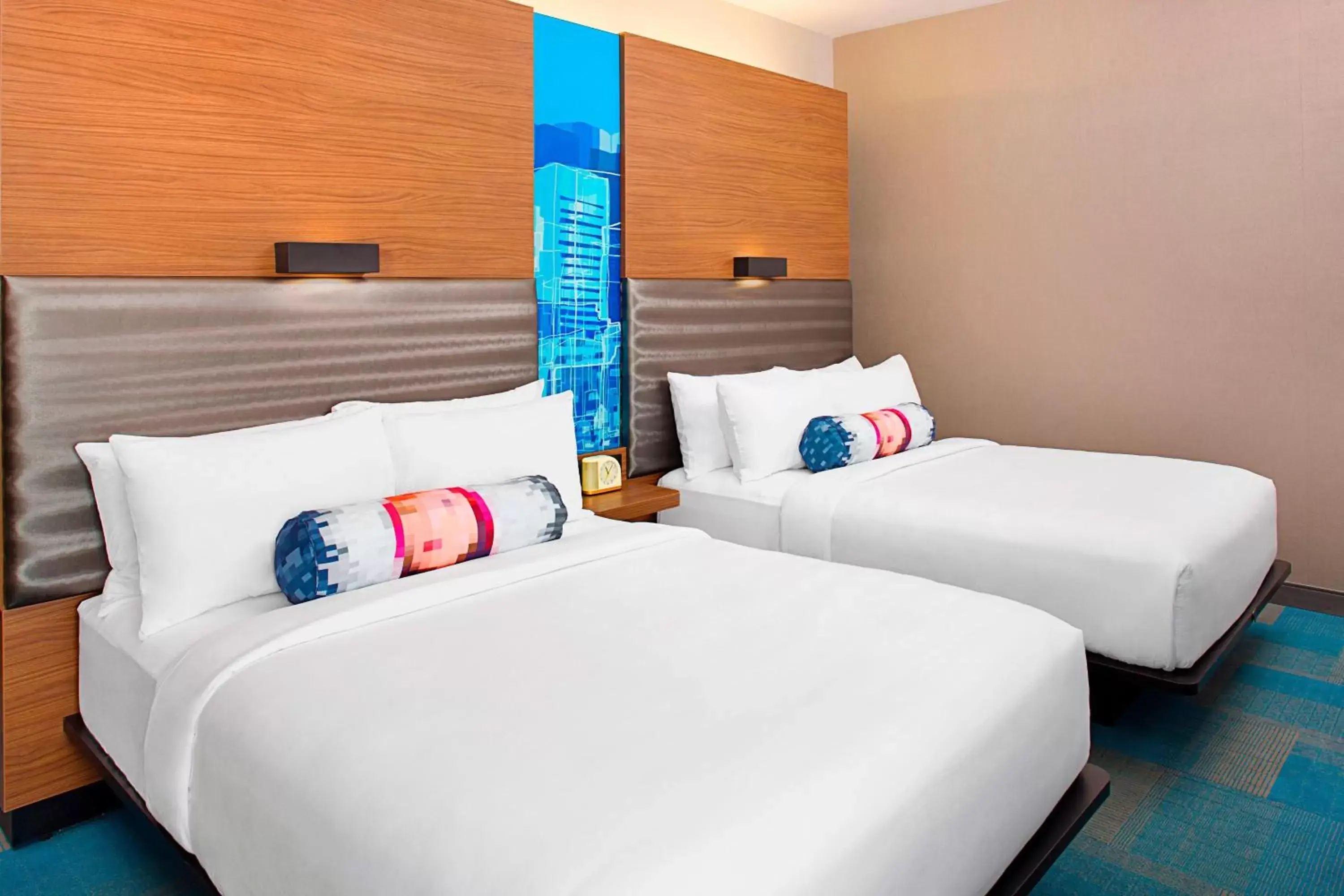 Photo of the whole room, Bed in Aloft Beachwood