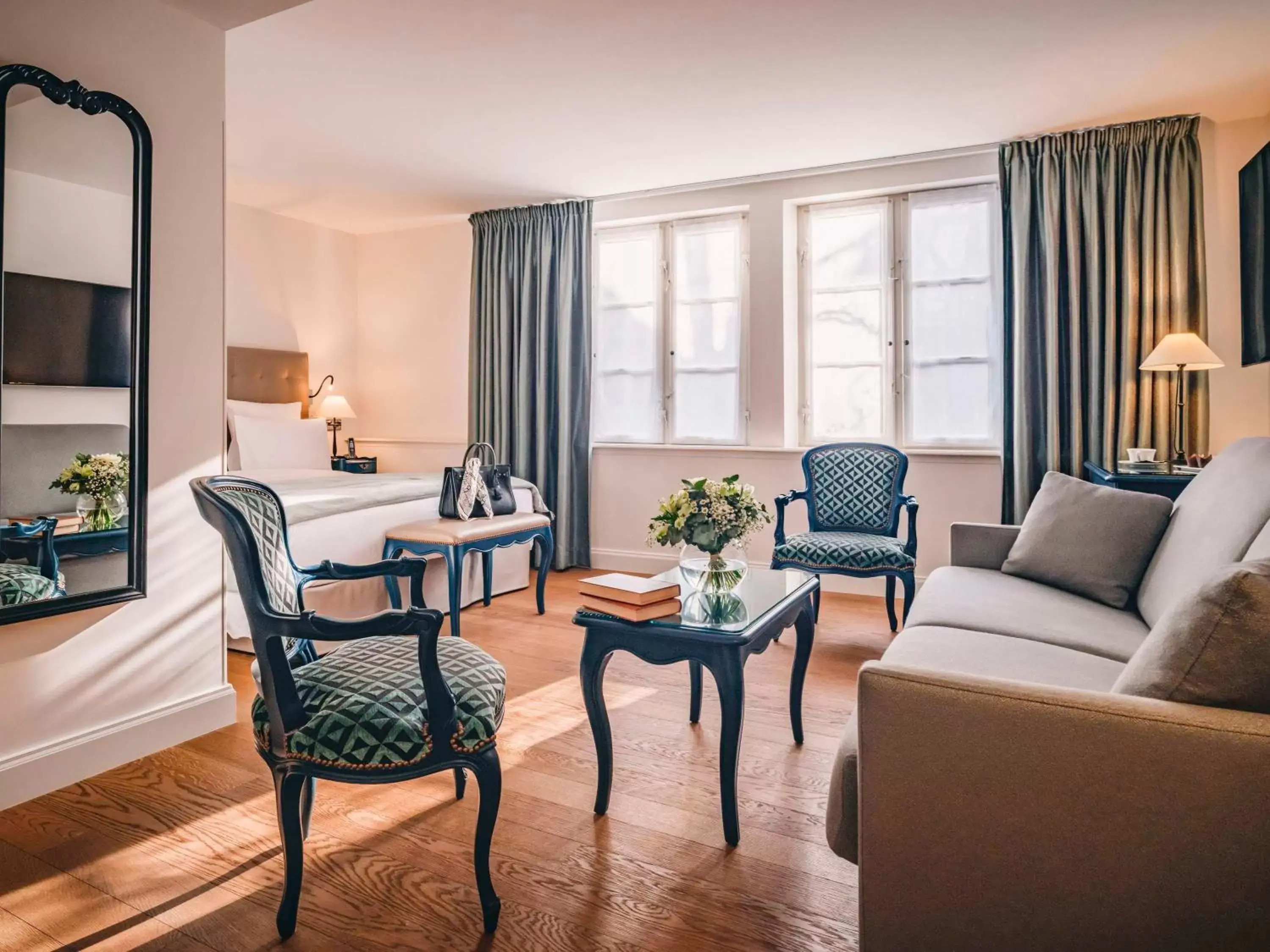 Bedroom, Seating Area in Hotel Cour du Corbeau Strasbourg - MGallery