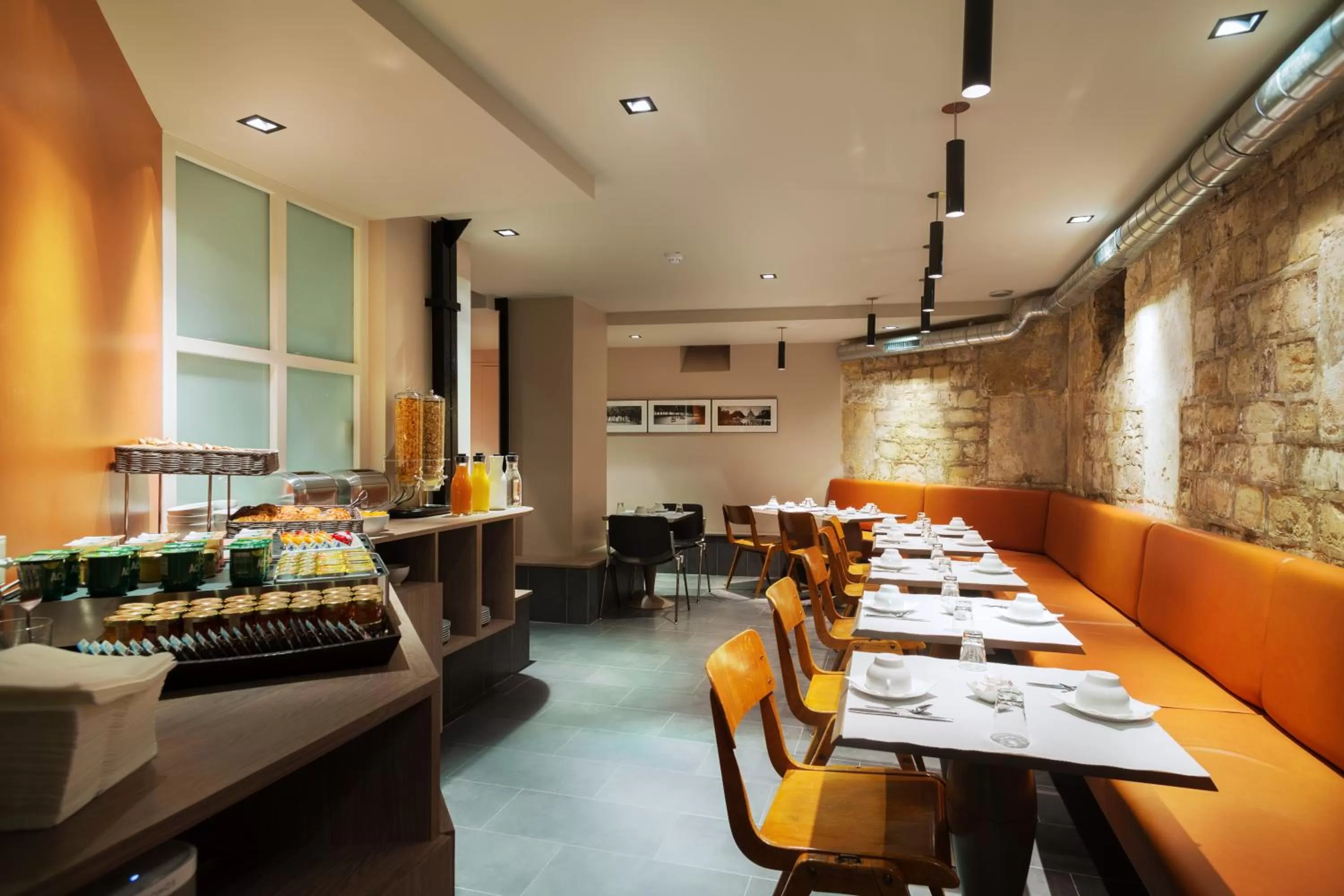 Breakfast in Chateaudun Opéra