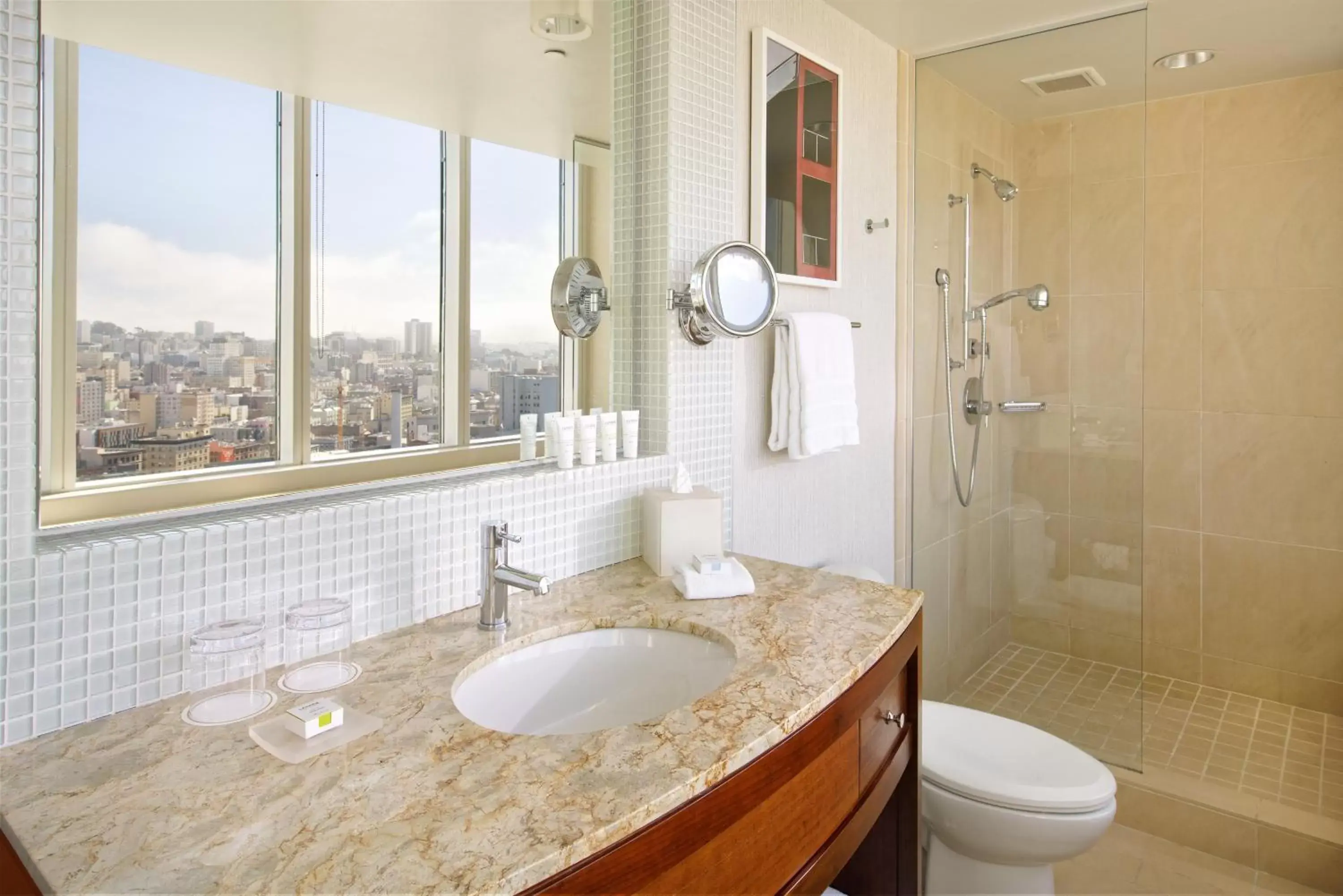Photo of the whole room, Bathroom in InterContinental San Francisco, an IHG Hotel
