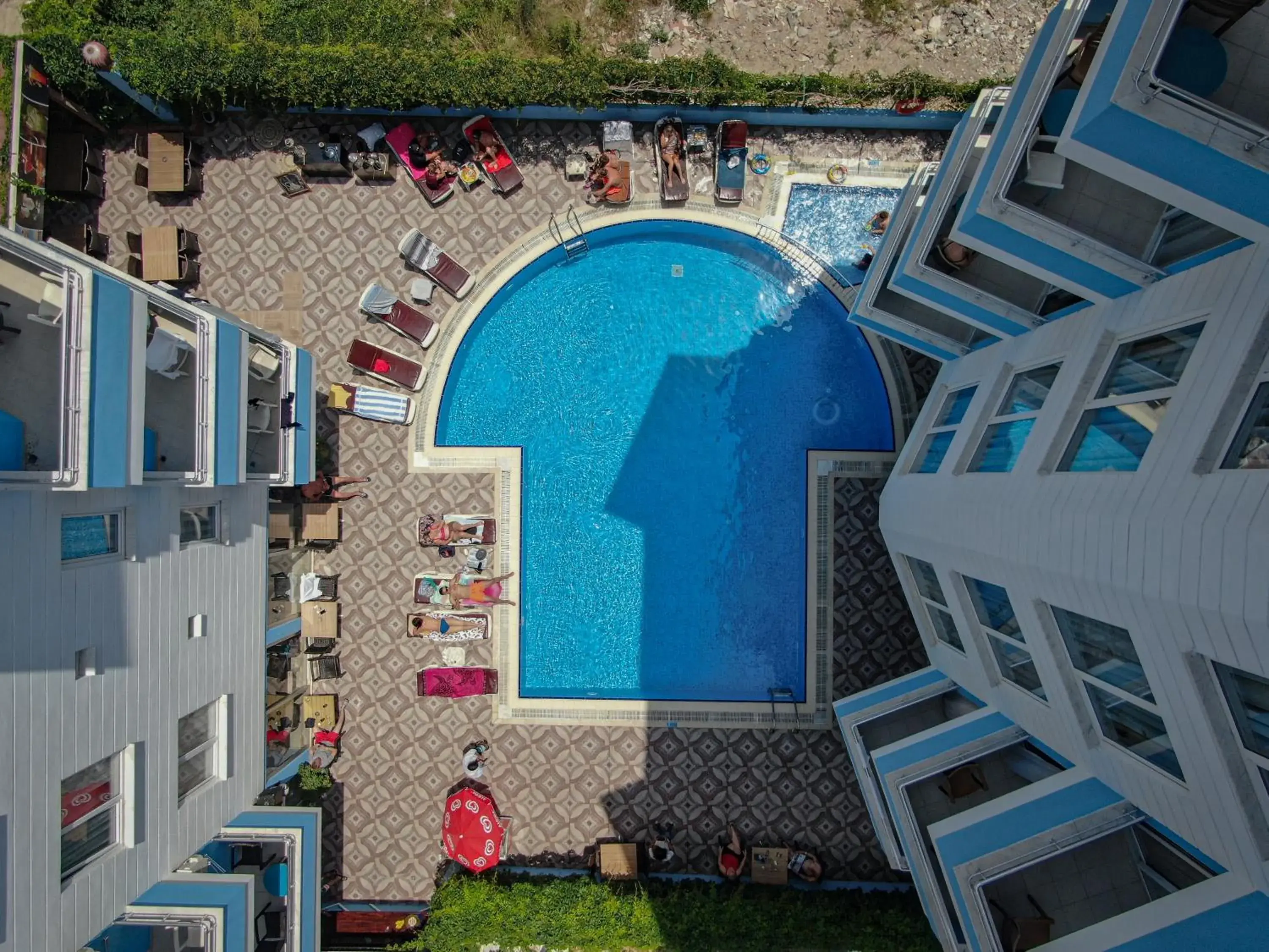 Swimming pool, Pool View in Hawaii Suite Beach Hotel