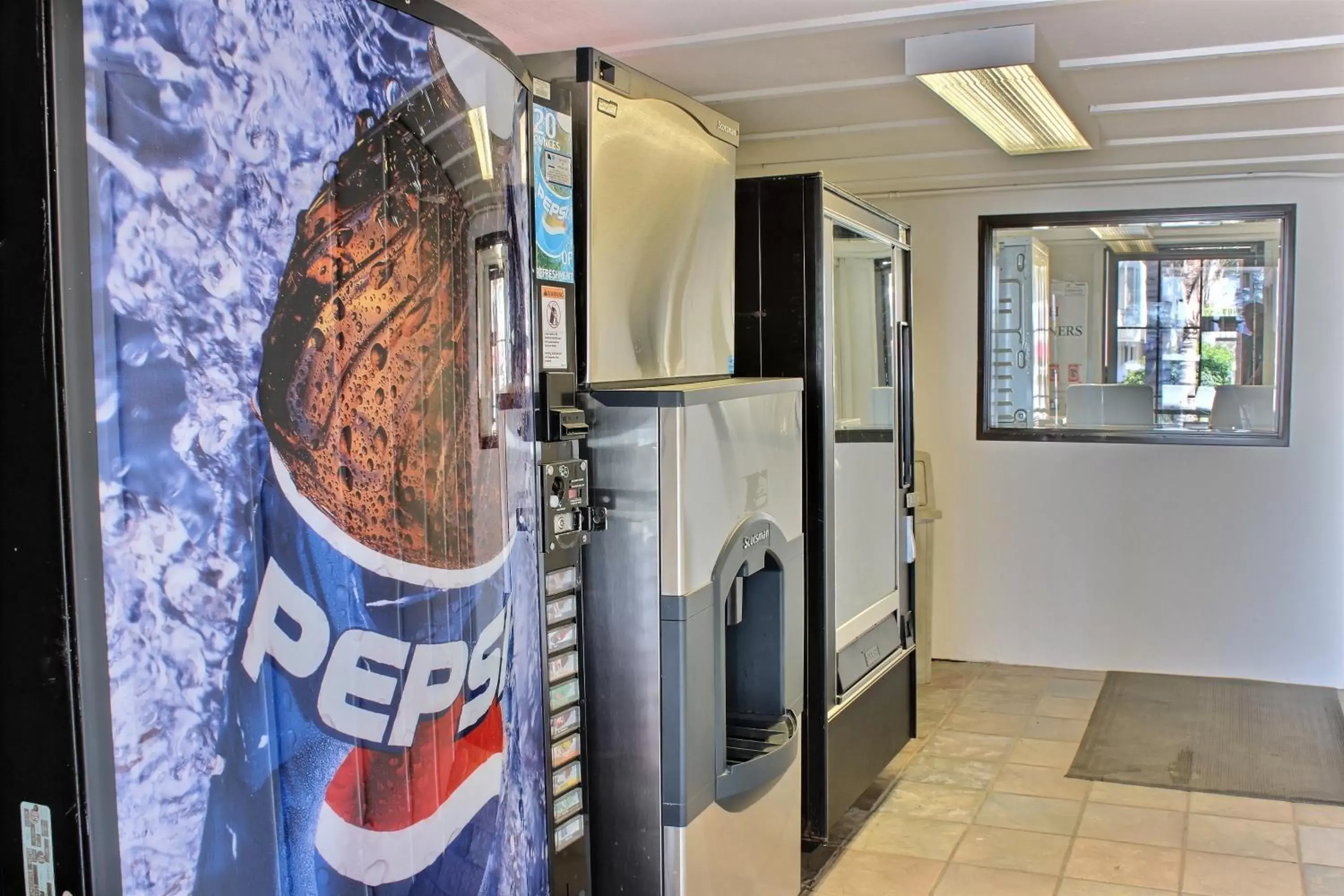 Food and drinks in Motel 6-Coalinga, CA - East Food and drinks in Motel 6-Coalinga, CA - East