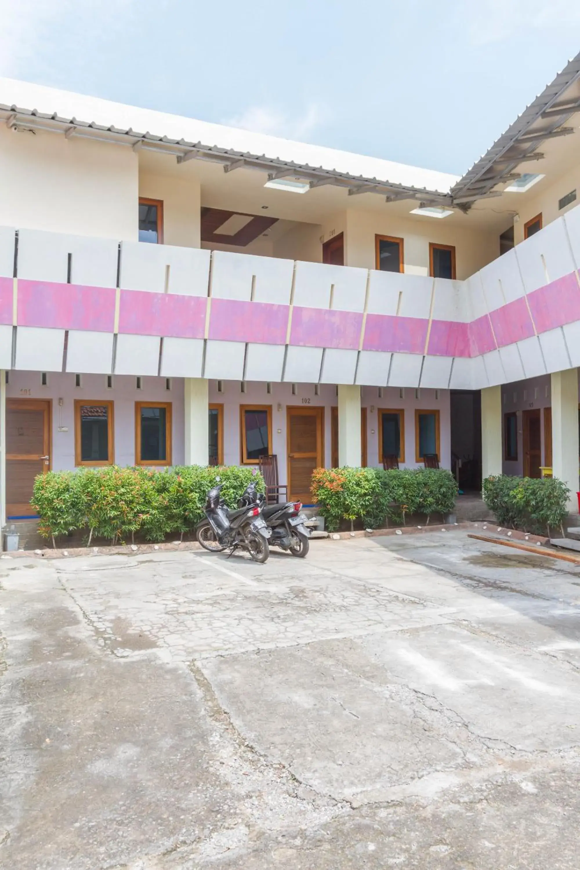 Street view, Property Building in RedDoorz near Pasar Pagi Cirebon 2