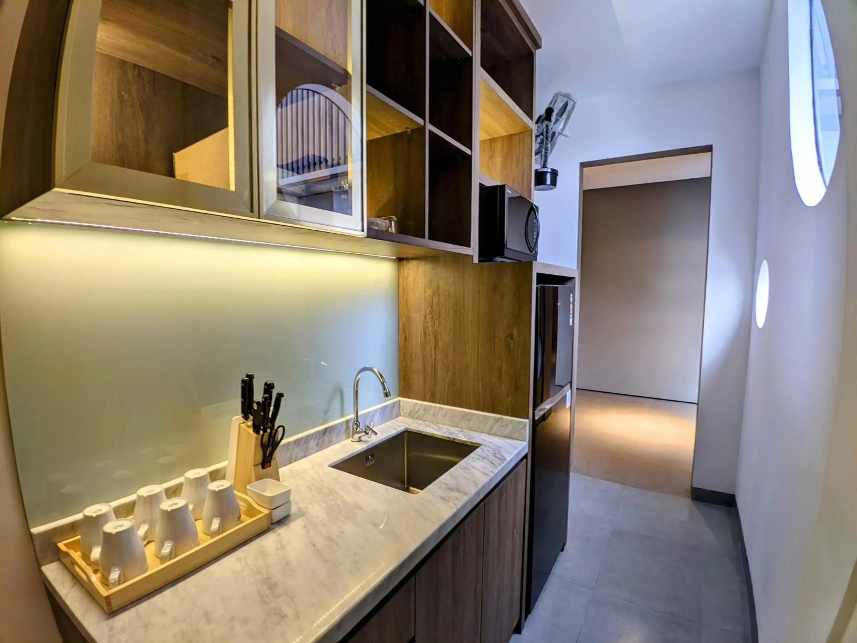 Communal kitchen, Kitchen/Kitchenette in The Mango Suites by Flat06